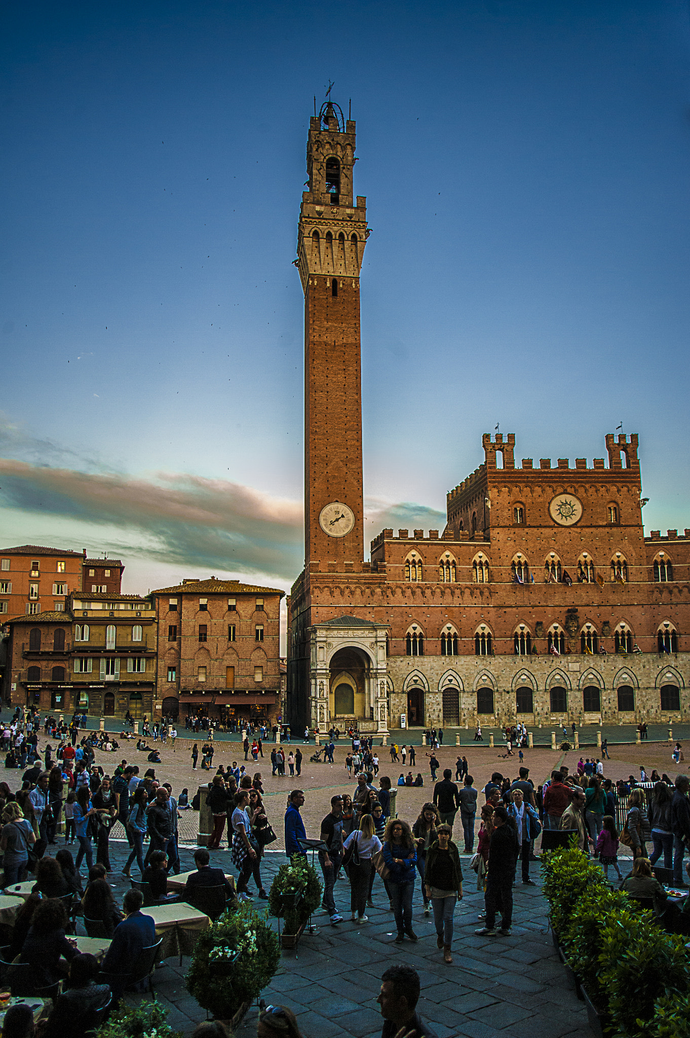 Canon EOS-1Ds Mark II + Canon EF 24mm F2.8 sample photo. Piazza del campo - siena photography