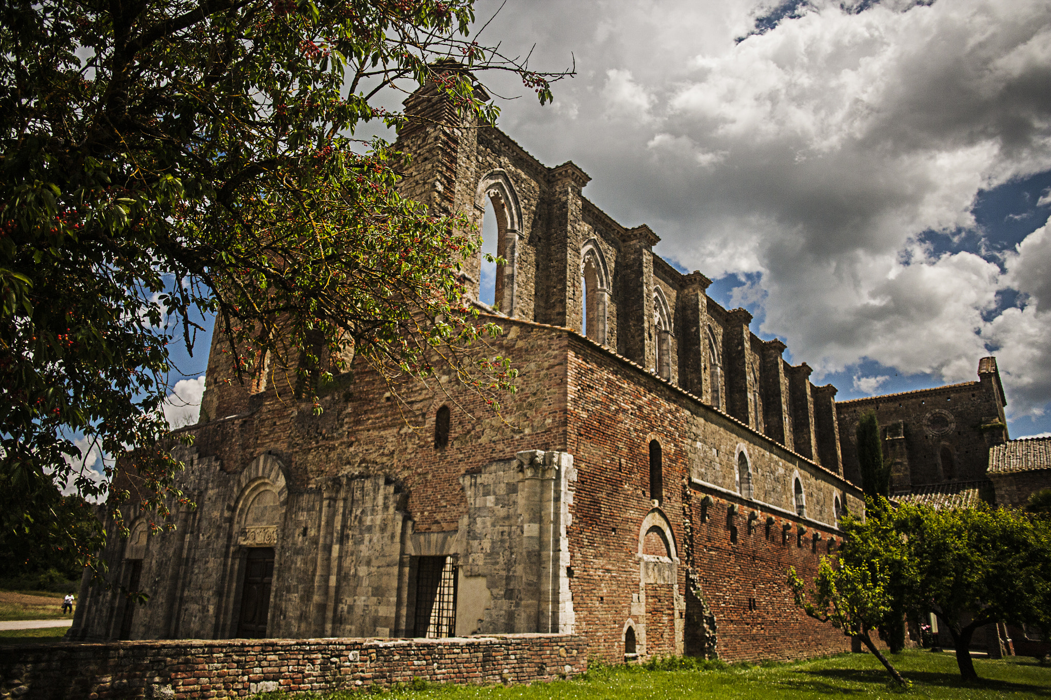 Canon EOS-1Ds Mark II + Canon EF 24mm F2.8 sample photo. Abbazia di san galgano - toscana photography