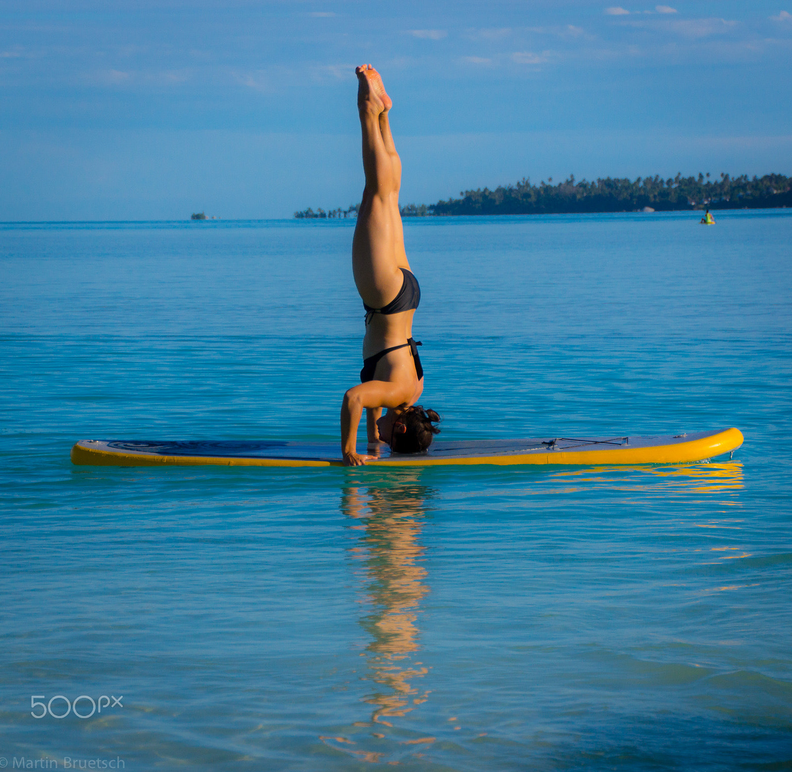 Tamron 18-270mm F3.5-6.3 Di II PZD sample photo. Sup headstand photography