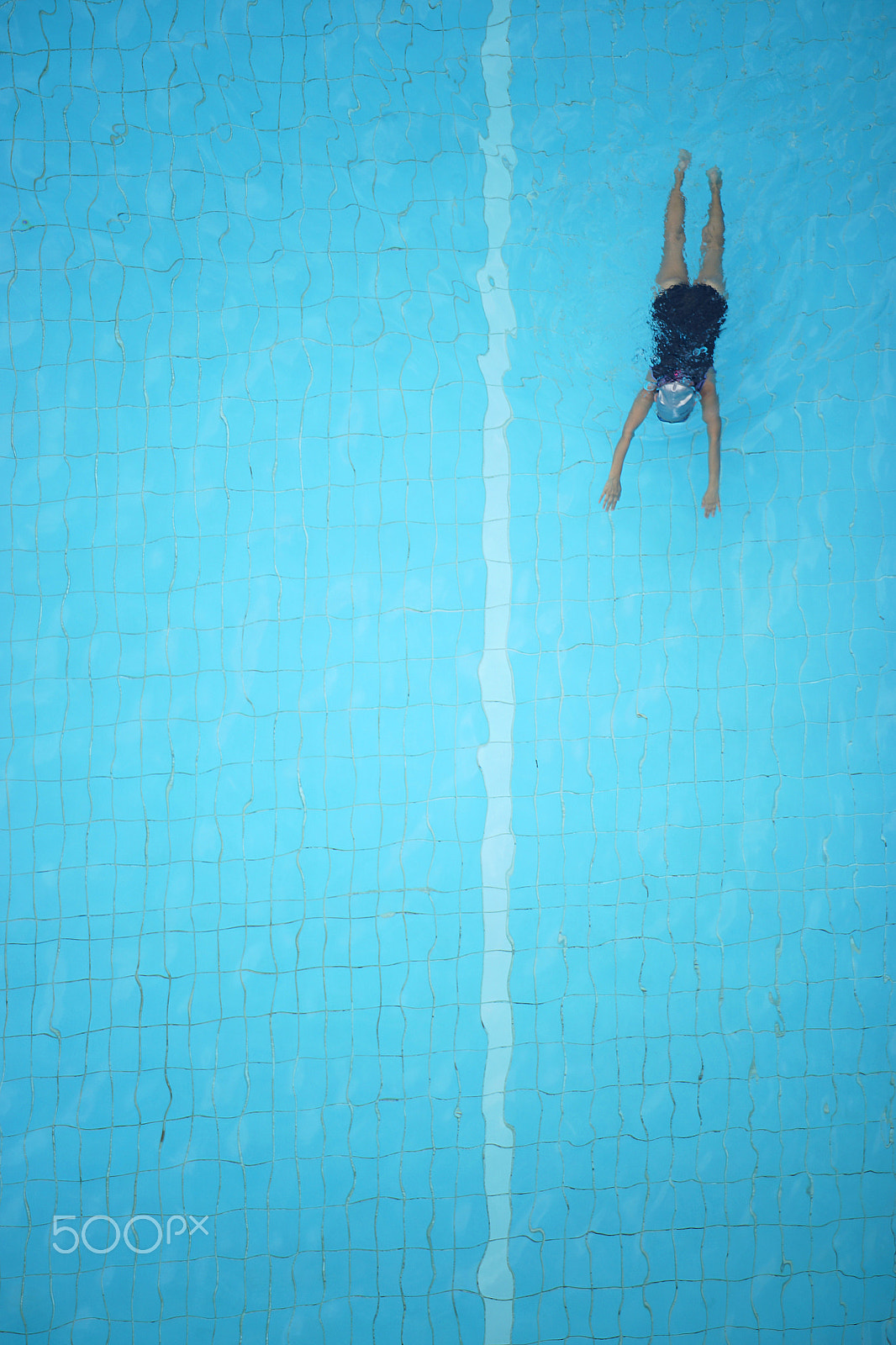 Sony 500mm F8 Reflex sample photo. Girl in pool photography