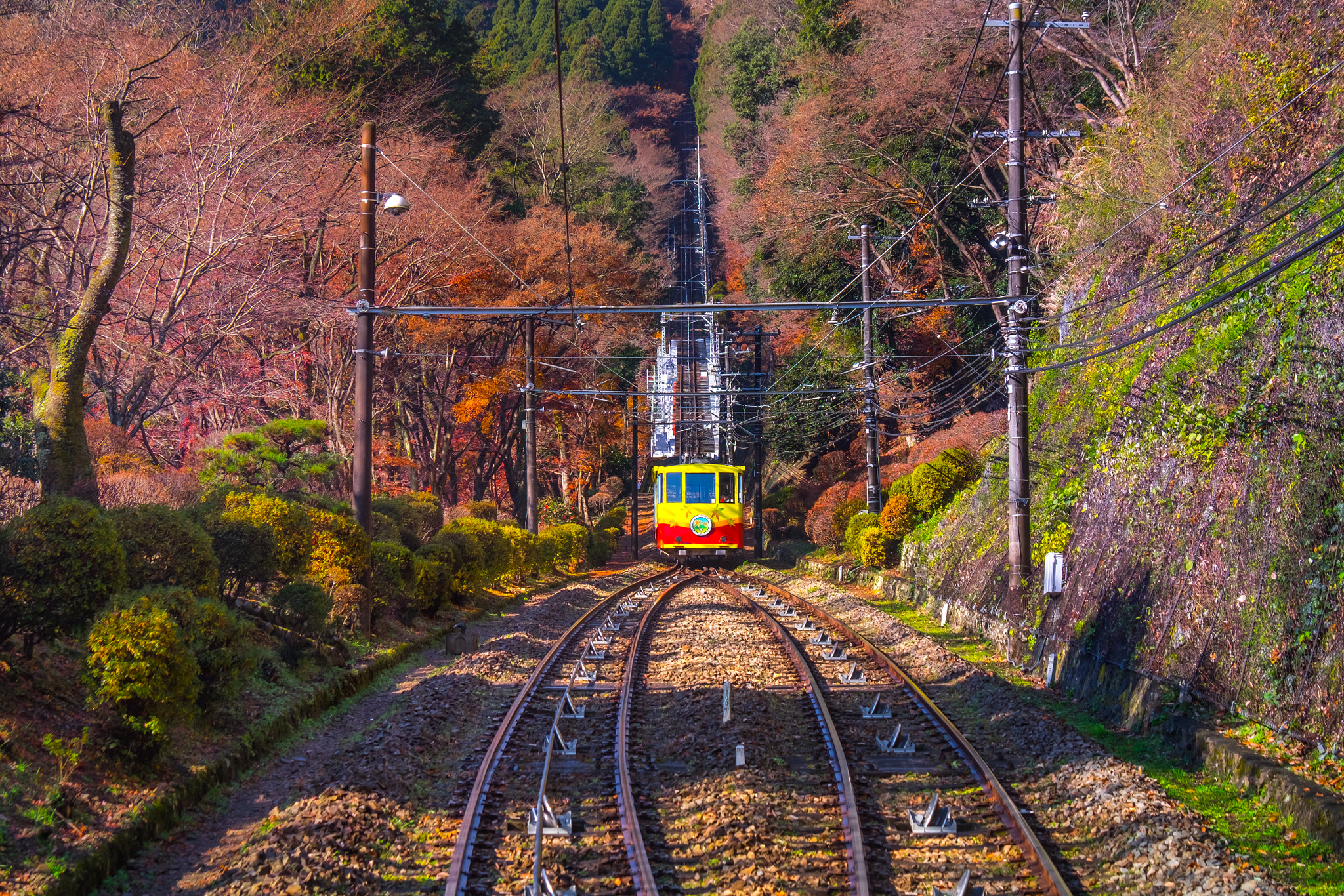 Fujifilm X-E2 + Fujifilm XF 18-135mm F3.5-5.6 R LM OIS WR sample photo. Tram through the mountain photography