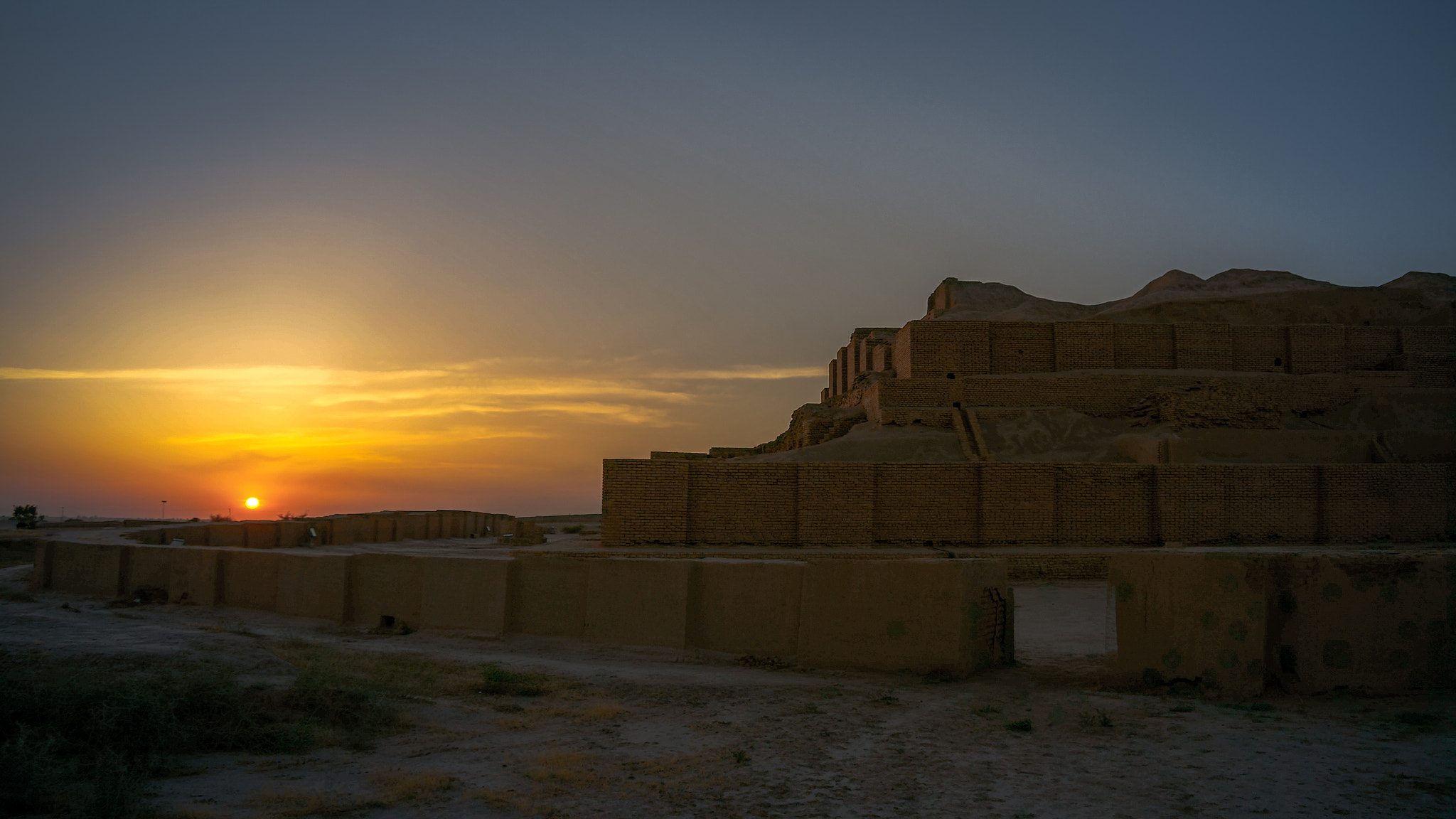 Sony E 18-200mm F3.5-6.3 OSS sample photo. Sunset of the ziggurat era photography
