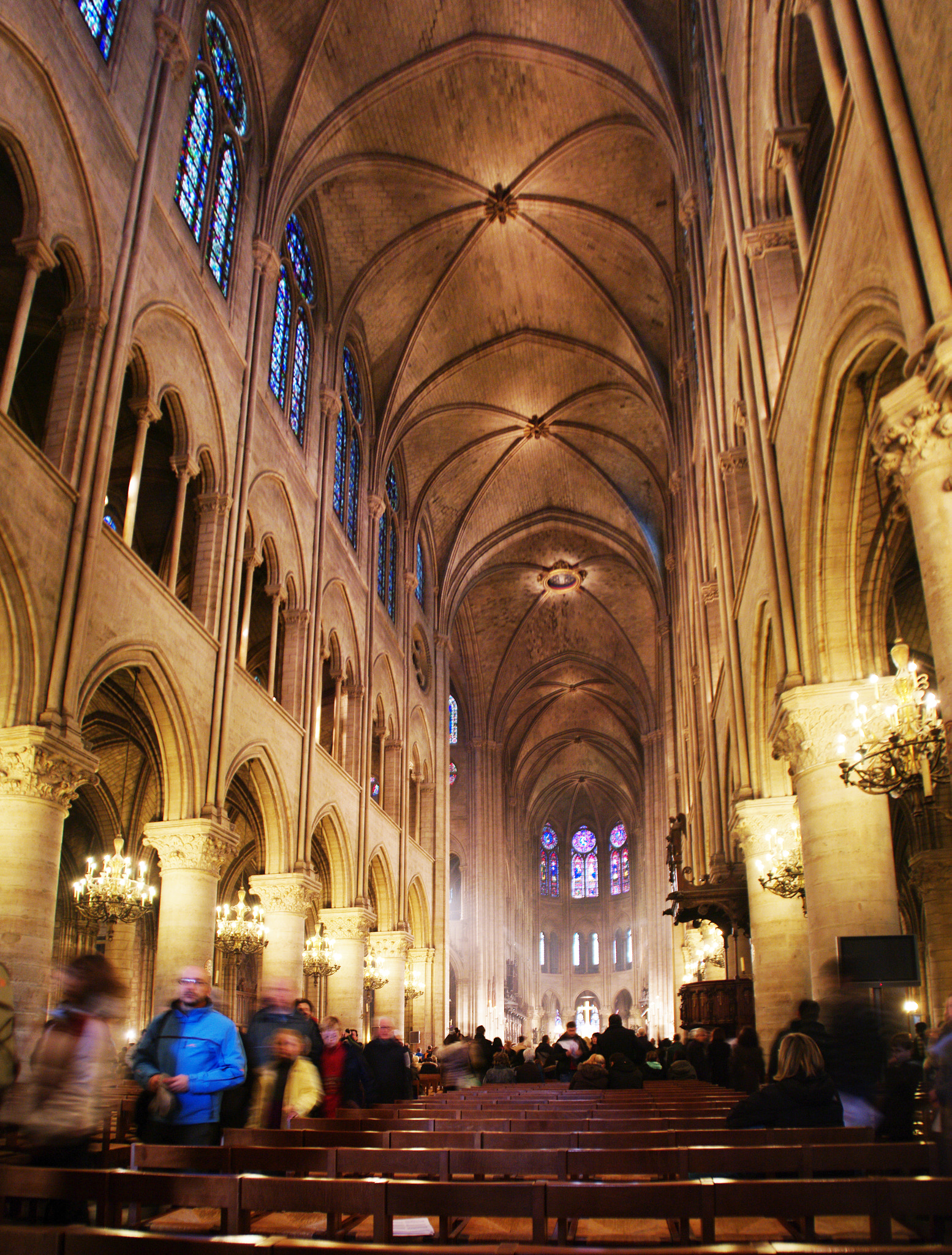 Tamron AF 18-200mm F3.5-6.3 XR Di II LD Aspherical (IF) Macro sample photo. Inside notre dame de paris photography