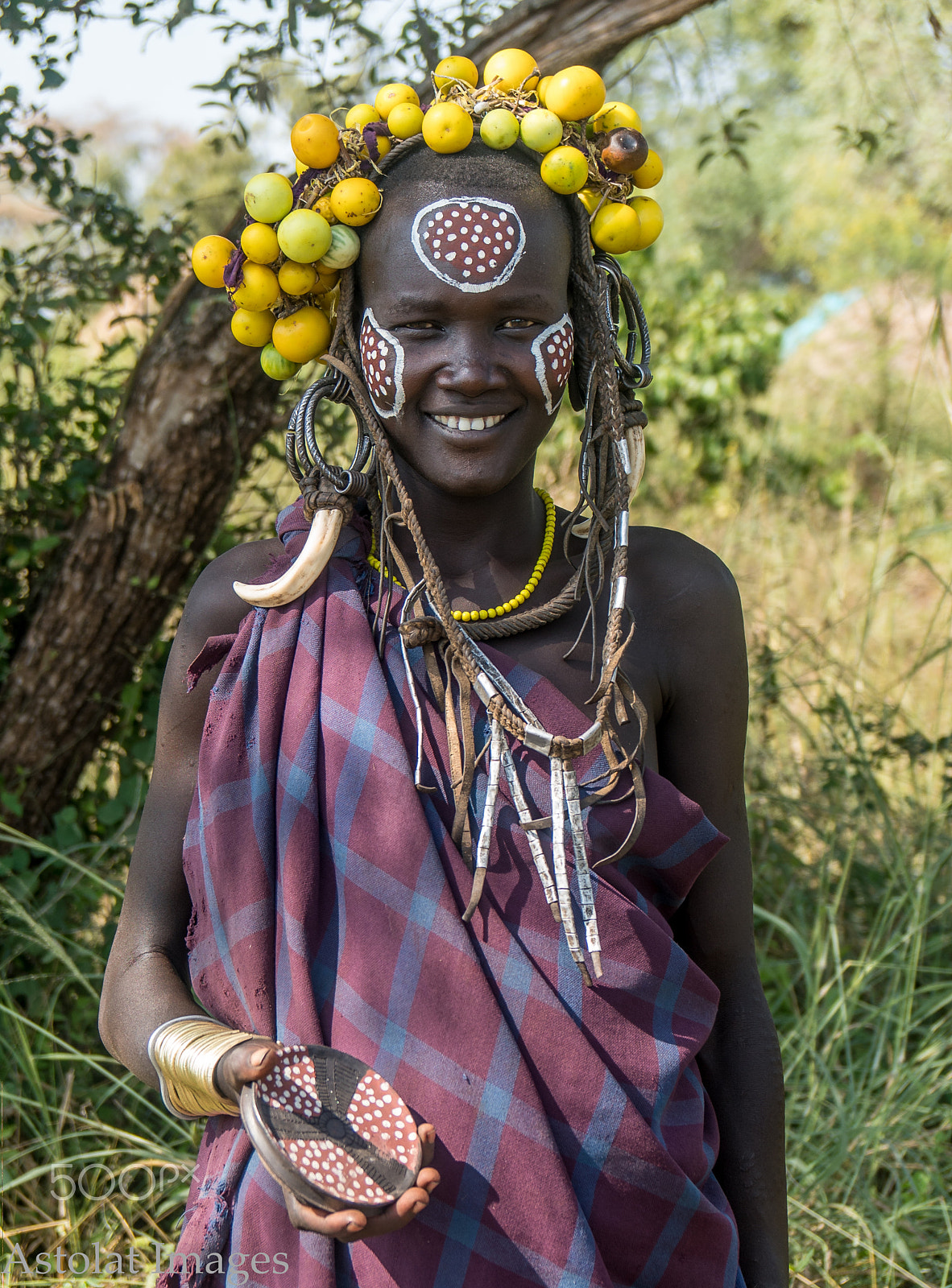 Sony a7R II + Sony Vario-Tessar T* E 16-70mm F4 ZA OSS sample photo. Mursi girl holding lip plate photography