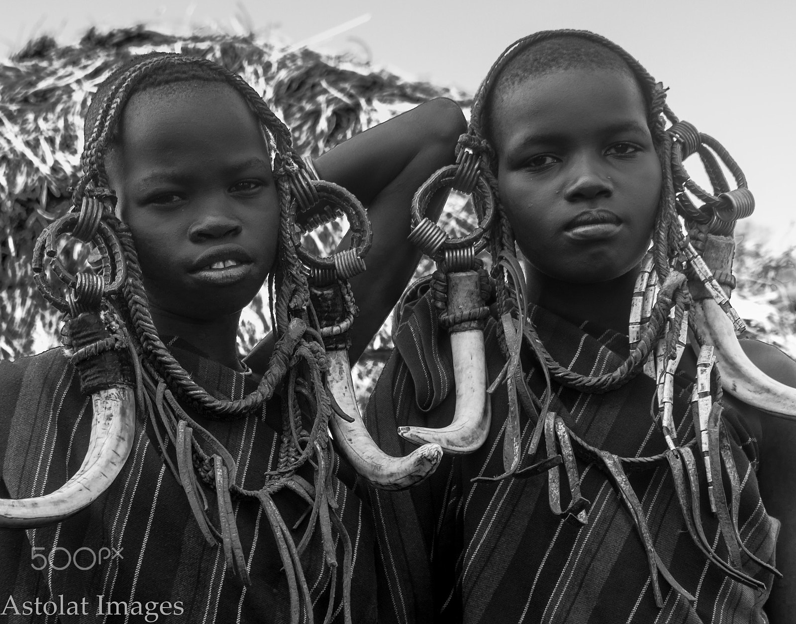 Sony a7R II + Sony Vario-Tessar T* E 16-70mm F4 ZA OSS sample photo. Mursi girls with tusk head dresses photography