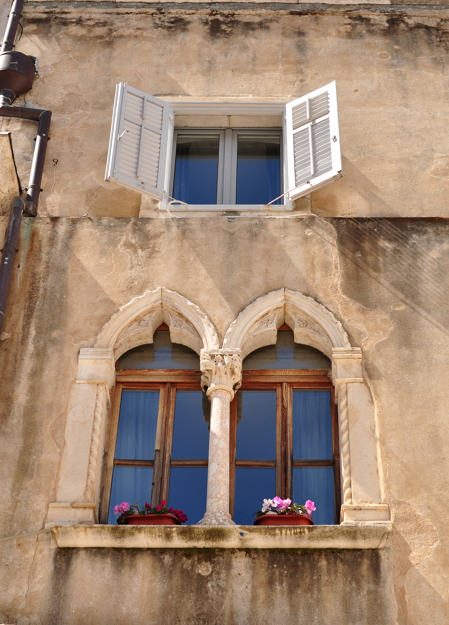 Nikon D90 + Sigma 50mm F1.4 EX DG HSM sample photo. Windows of croatia photography