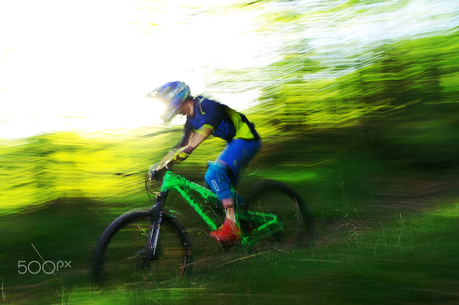 Samsung NX5 sample photo. Speed photography