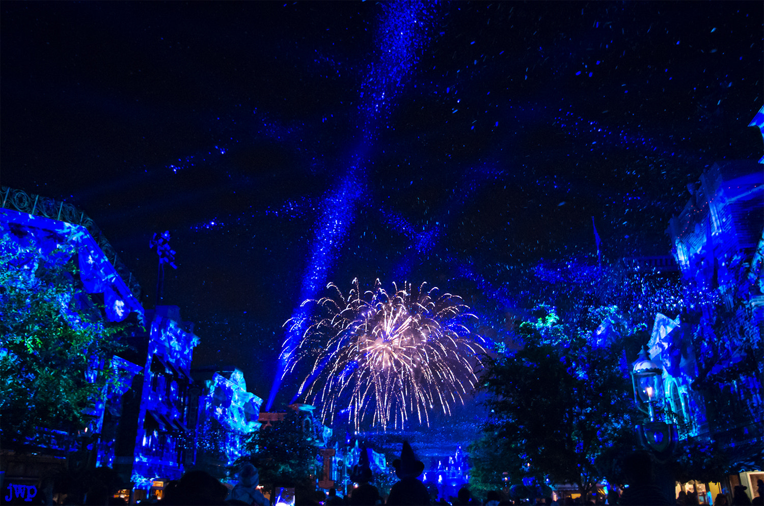 Pentax smc DA 18-55mm F3.5-5.6 AL sample photo. Disneyland forever photography