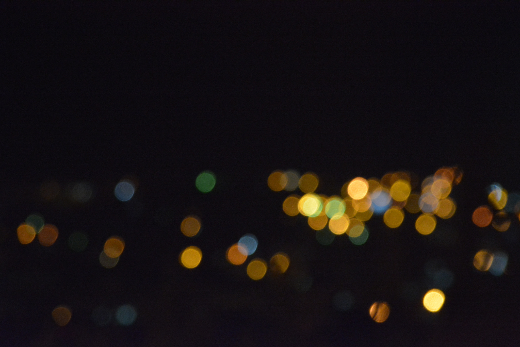 Nikon D5200 + Sigma 18-200mm F3.5-6.3 DC sample photo. Luzes da cidade magro 200mm photography