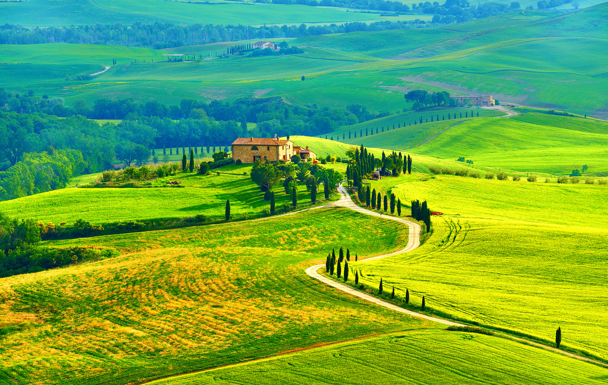 100-400mm F4.5-5.6 OSS sample photo. Tuscan farm house photography