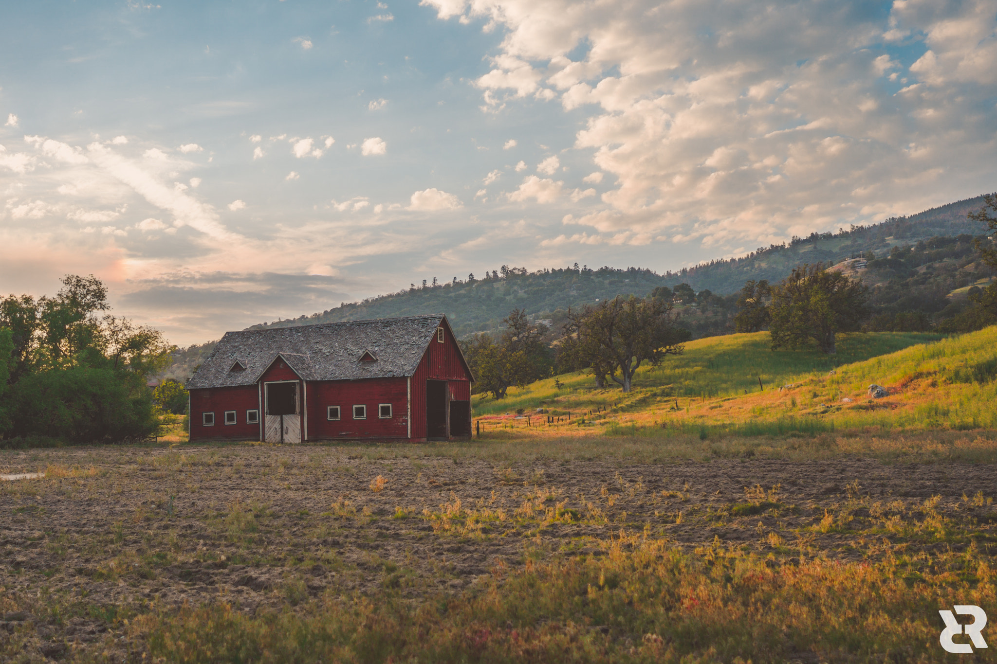 Sony a6300 + ZEISS Batis 25mm F2 sample photo. Countryside photography