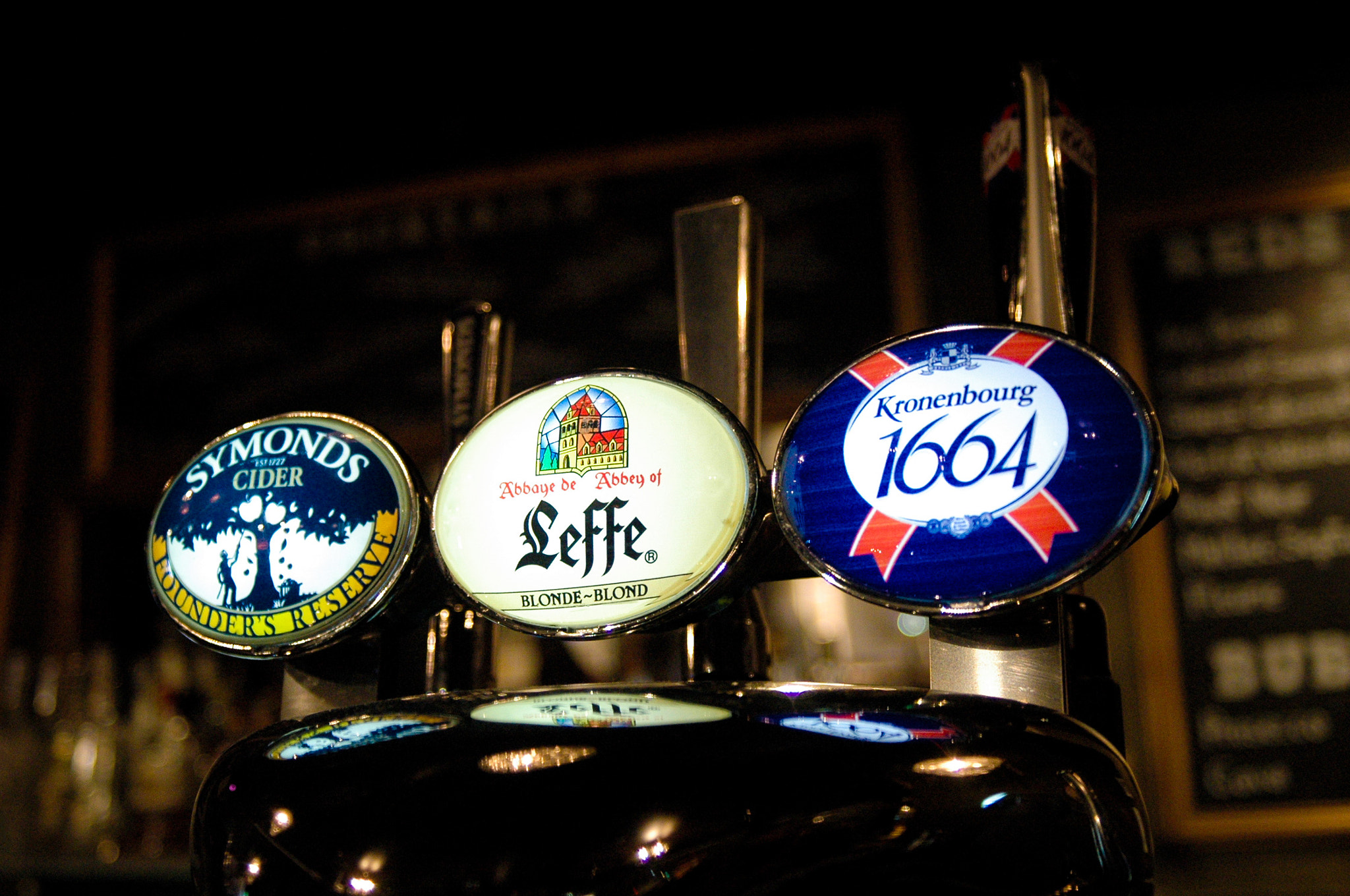 AF Zoom-Nikkor 28-80mm f/3.3-5.6G sample photo. Beers on tap photography