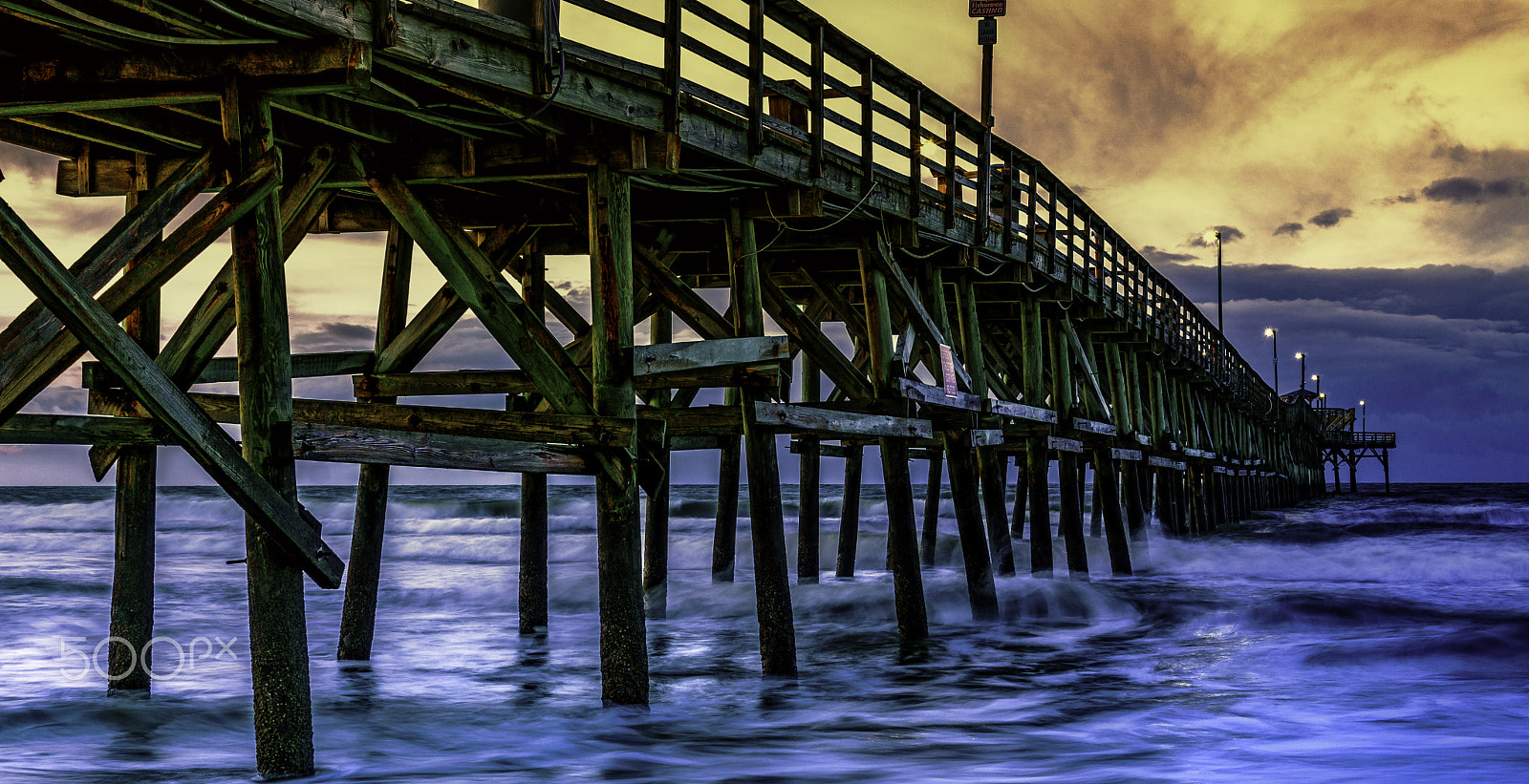 Sony a6000 + Sony Vario-Tessar T* FE 16-35mm F4 ZA OSS sample photo. Morning at cherry grove pier photography