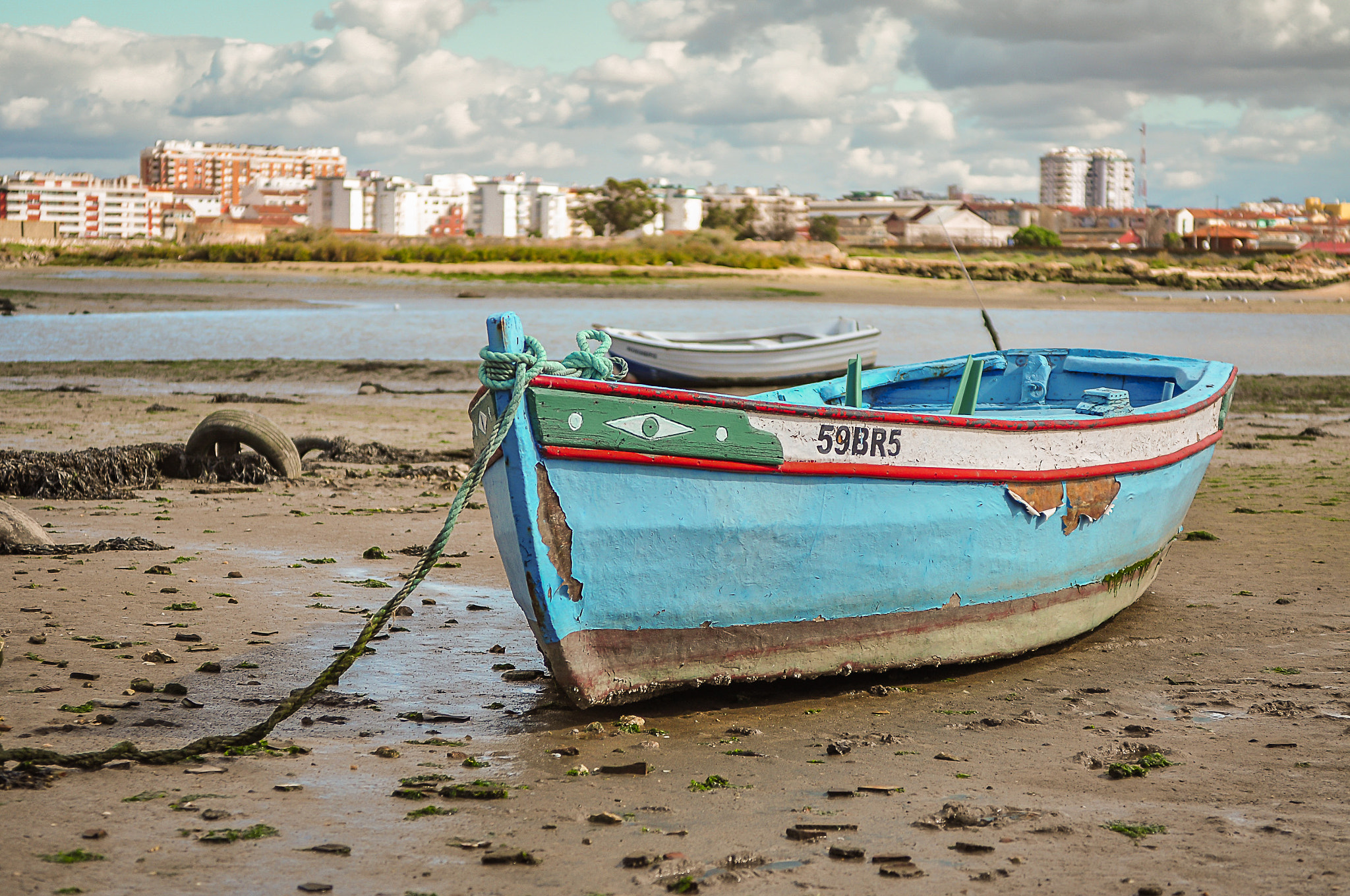 Nikon D90 + AF Zoom-Nikkor 28-85mm f/3.5-4.5 sample photo. Old fishing boat photography