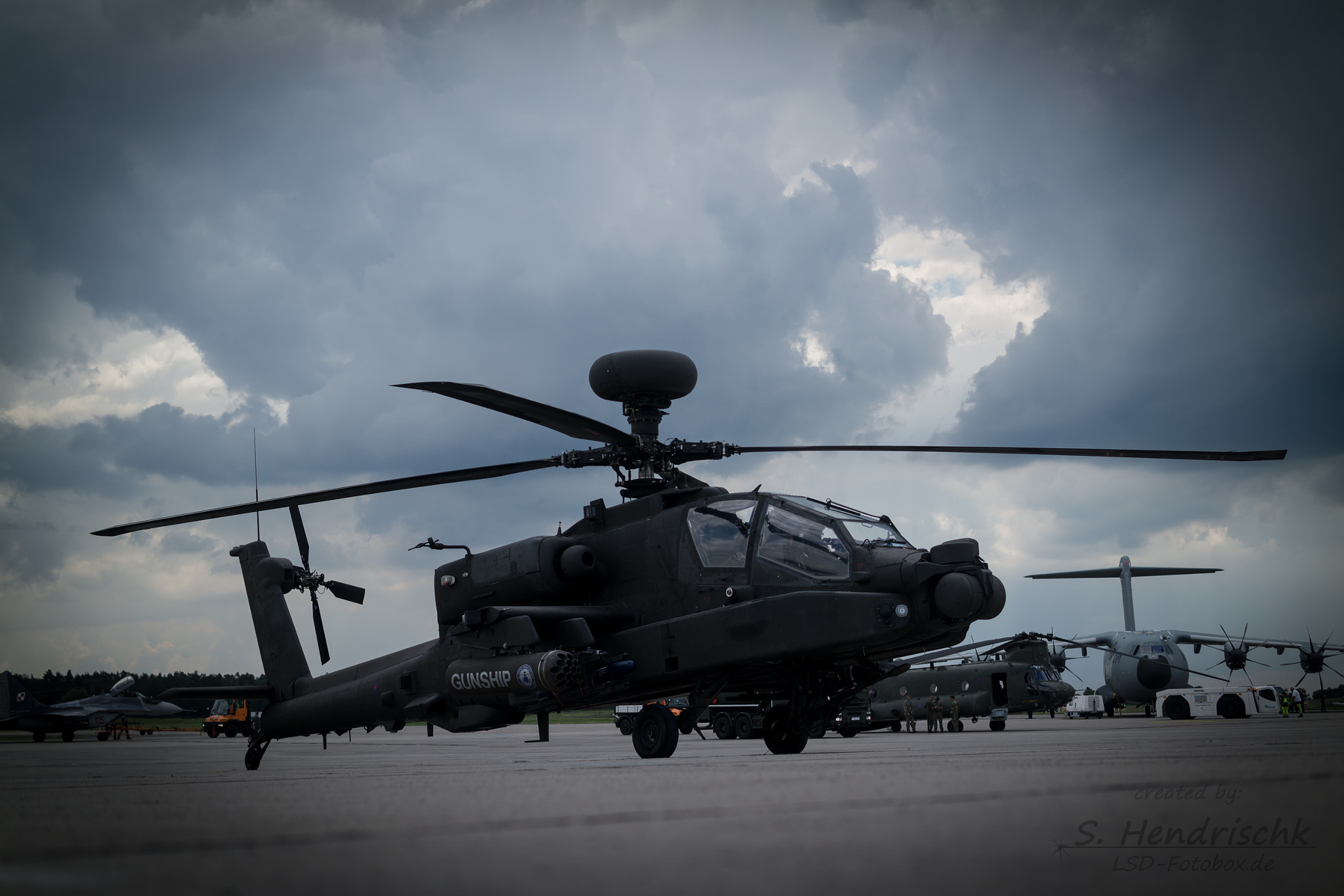 Samsung NX300M + Samsung NX 30mm F2 Pancake sample photo. Ah-64 apache at ila 2016 photography