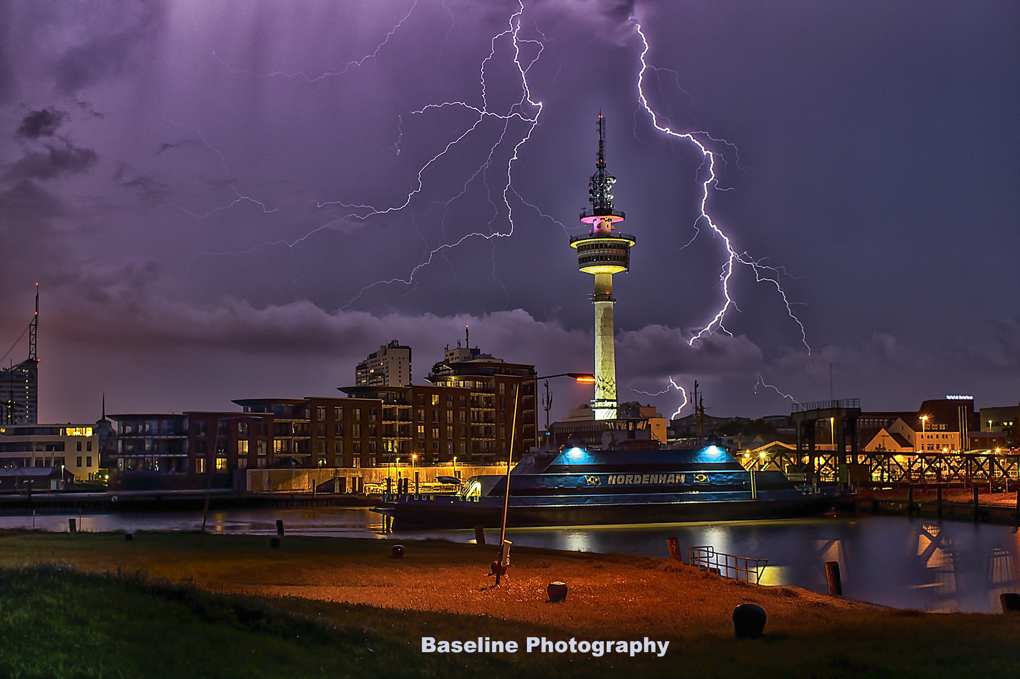 Sony DT 18-70mm F3.5-5.6 sample photo. Gewitter über bremerhaven 02.06.16 photography