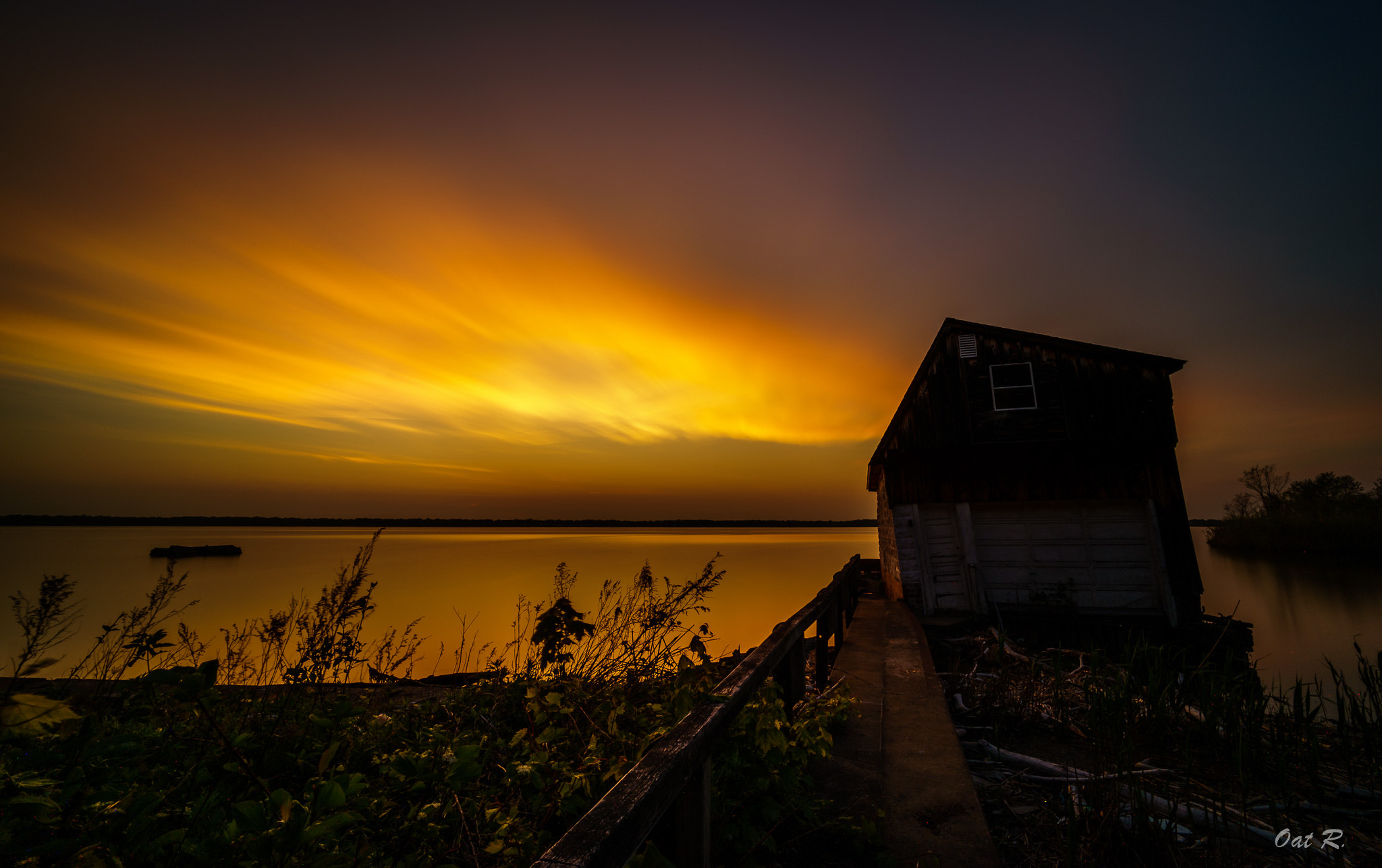 Voigtlander SUPER WIDE-HELIAR 15mm F4.5 III sample photo. Sunset by the boathouse photography