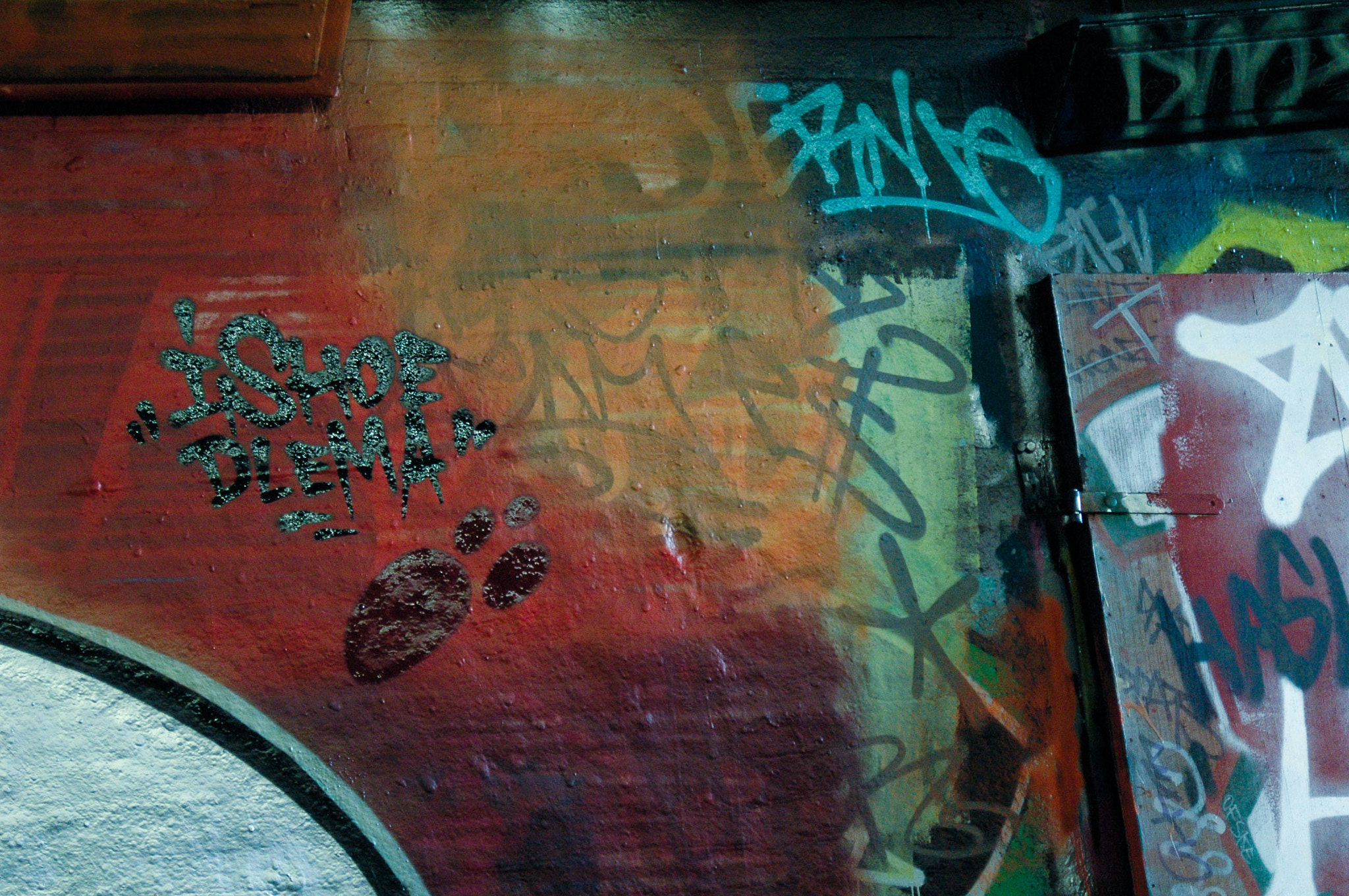 AF Zoom-Nikkor 28-80mm f/3.3-5.6G sample photo. Graffiti waterloo tunnels photography