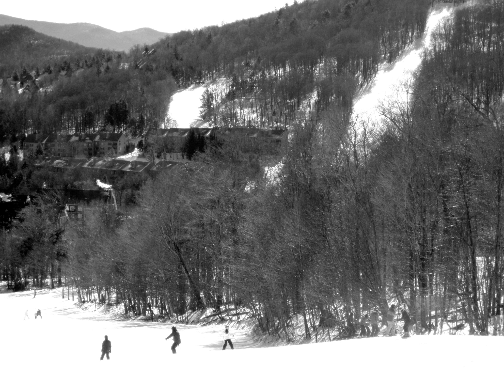 Canon PowerShot D10 sample photo. Sugarbush lower mountain skiers photography