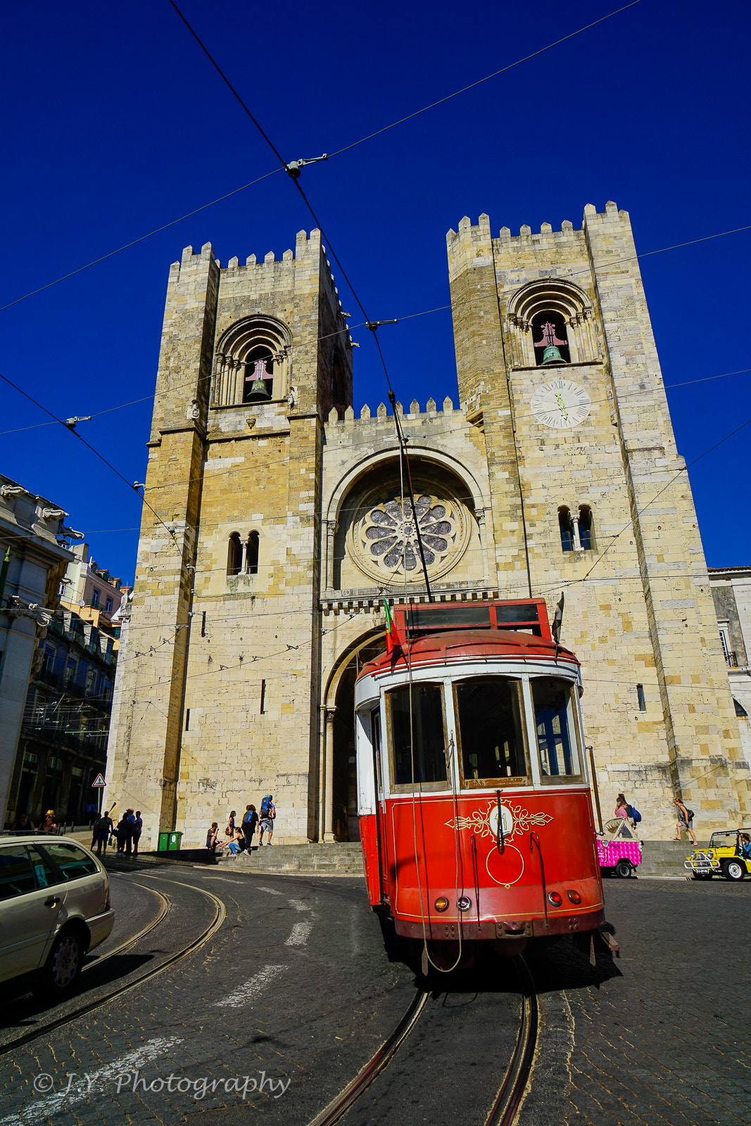 Sony a6000 + Sony Vario-Tessar T* E 16-70mm F4 ZA OSS sample photo. Colorful lisbon 3, portugal photography