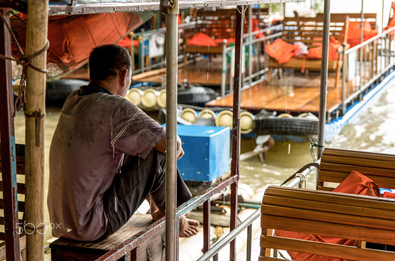 Pentax K-30 sample photo. Boat man on lijiang river photography