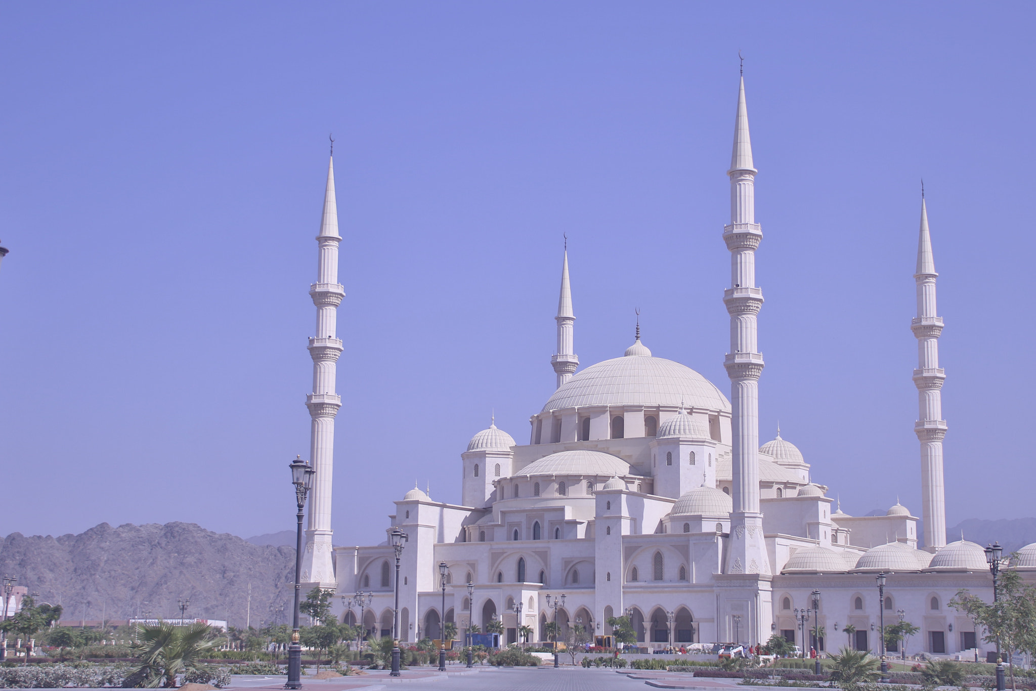 Canon 18-300mm sample photo. Fujairah mosque worthy of sheikh zayed’s great name photography