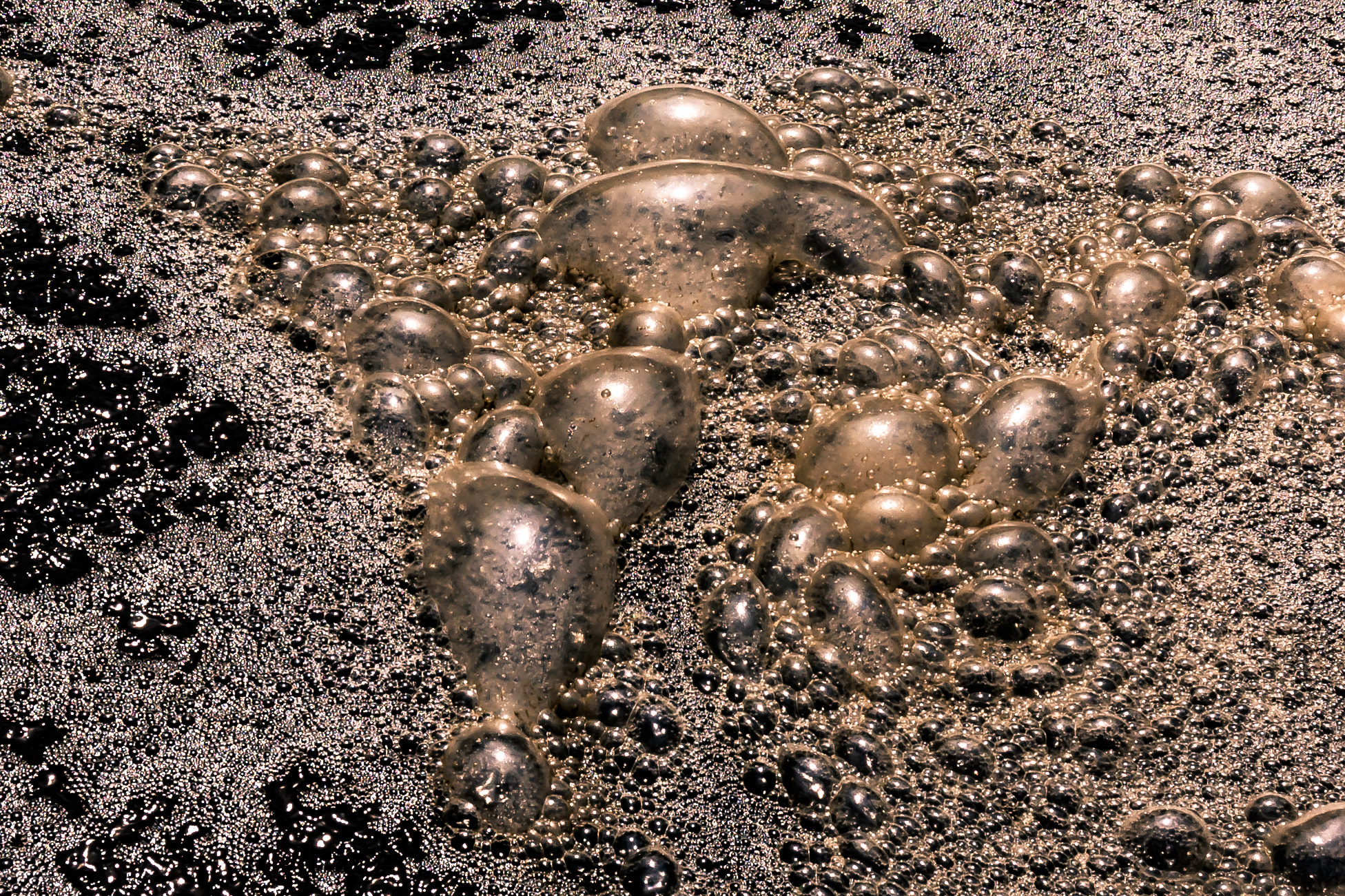 Canon EF 16-35mm F4L IS USM sample photo. "misleading bubbles..." photography