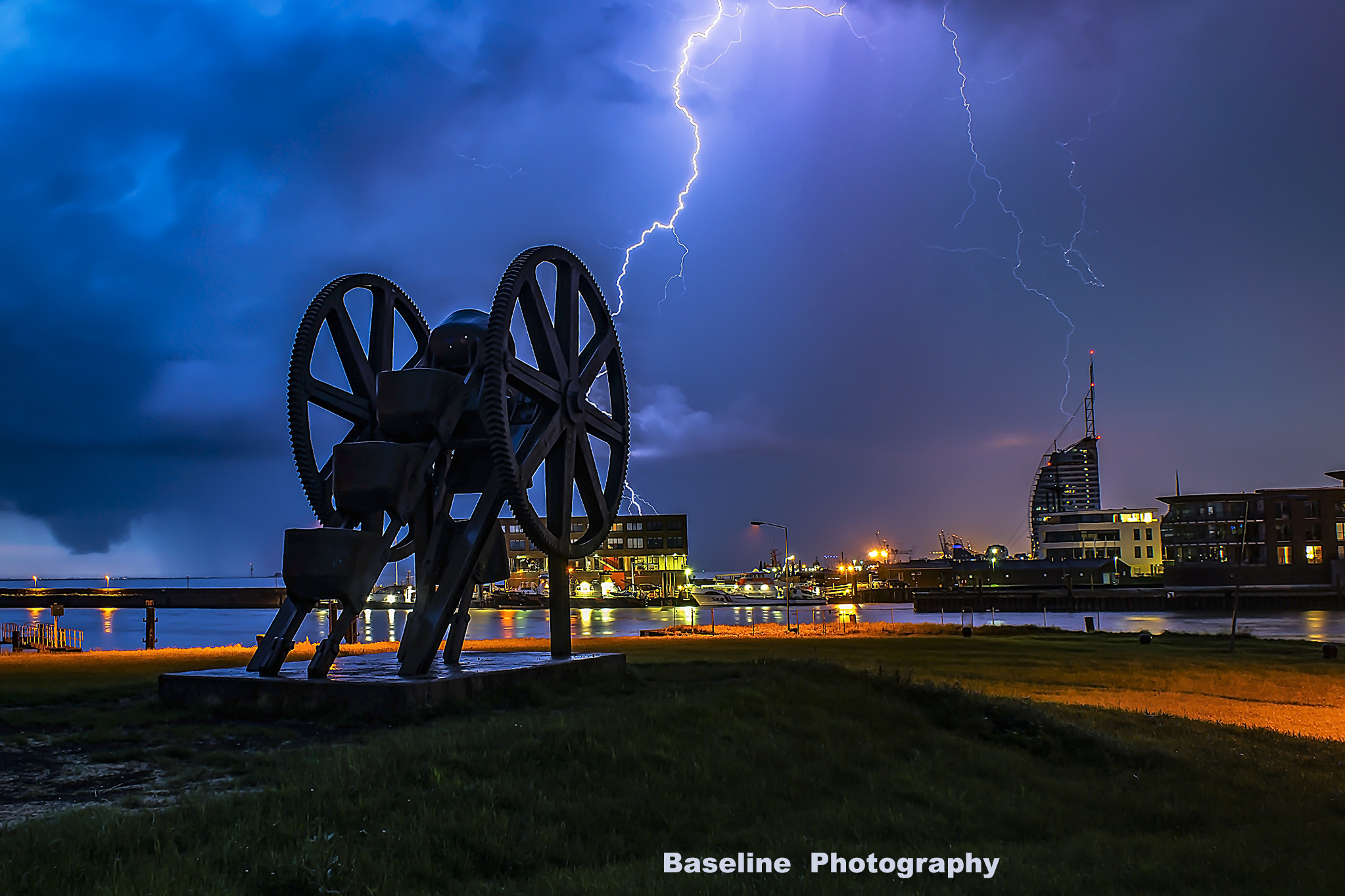 Sony DT 18-70mm F3.5-5.6 sample photo. Gewitter über bremerhaven / 2 / 02.06.16 photography