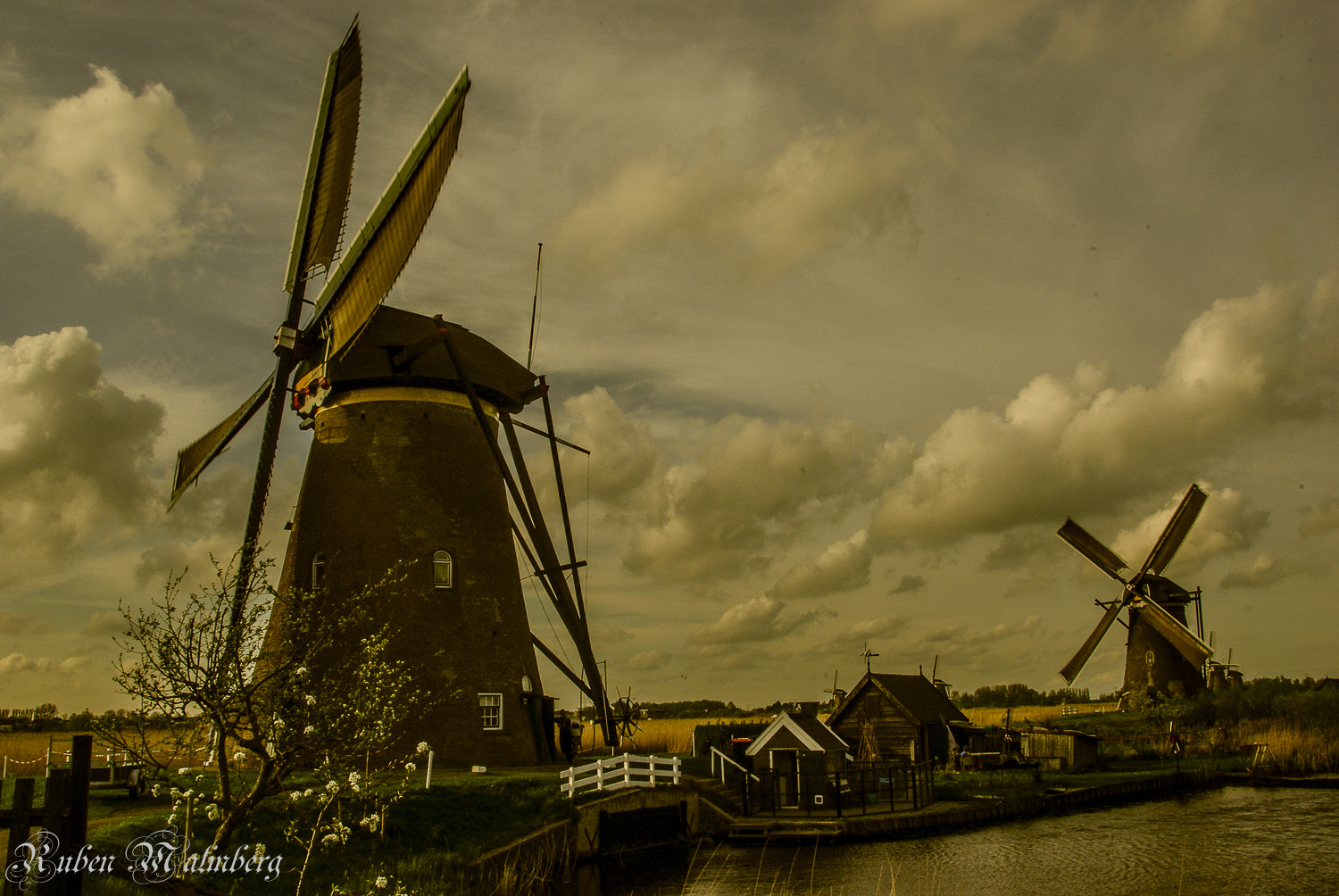 Pentax K200D sample photo. Dutch skies and windmills at kinderdijk. photography