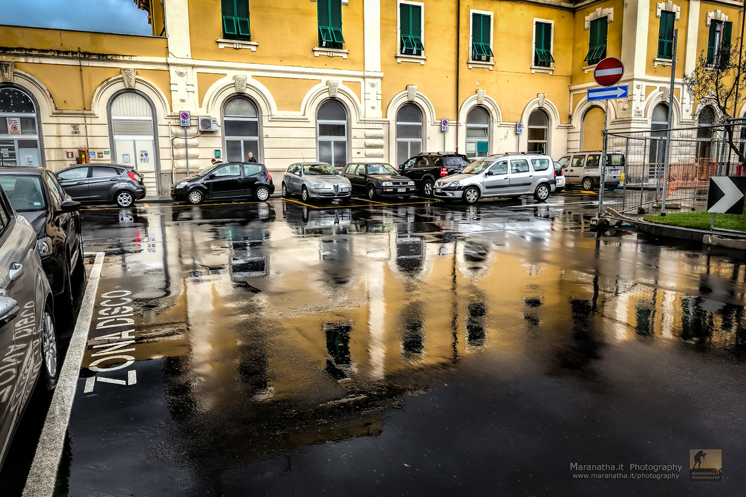 Canon TS-E 24.0mm f/3.5 L II sample photo. Raining day photography