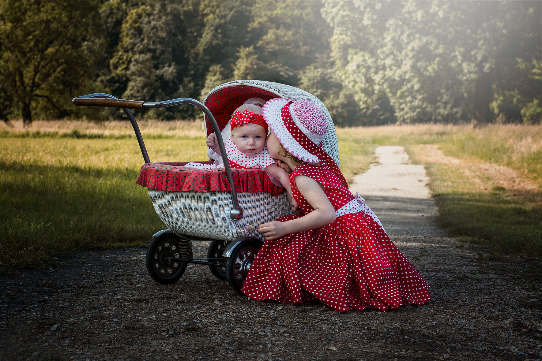 Nikon D5200 + Sigma 50mm F1.4 DG HSM Art sample photo. Sisters photography