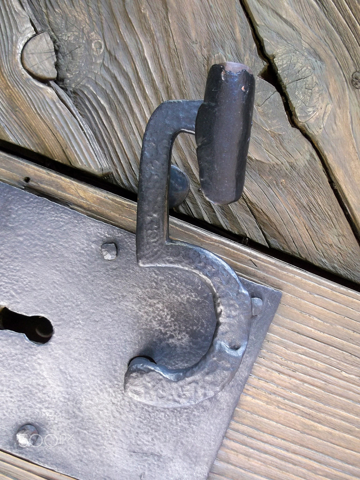 Fujifilm FinePix AX600 sample photo. The number 5 or an old european door handle photography