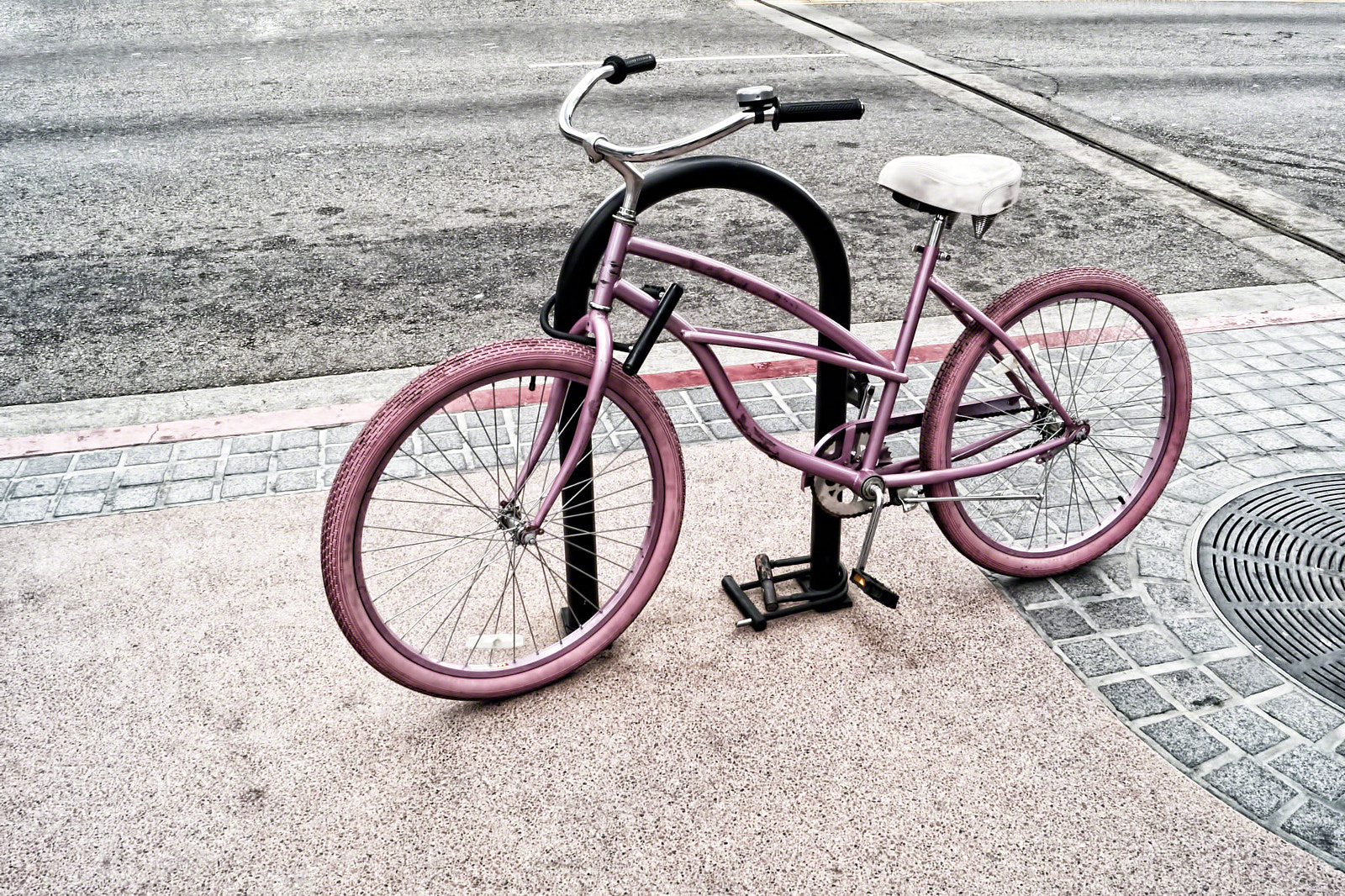 Sony a99 II + Sony DT 18-55mm F3.5-5.6 SAM sample photo. Bike downtown los angeles with no cars in sight photography