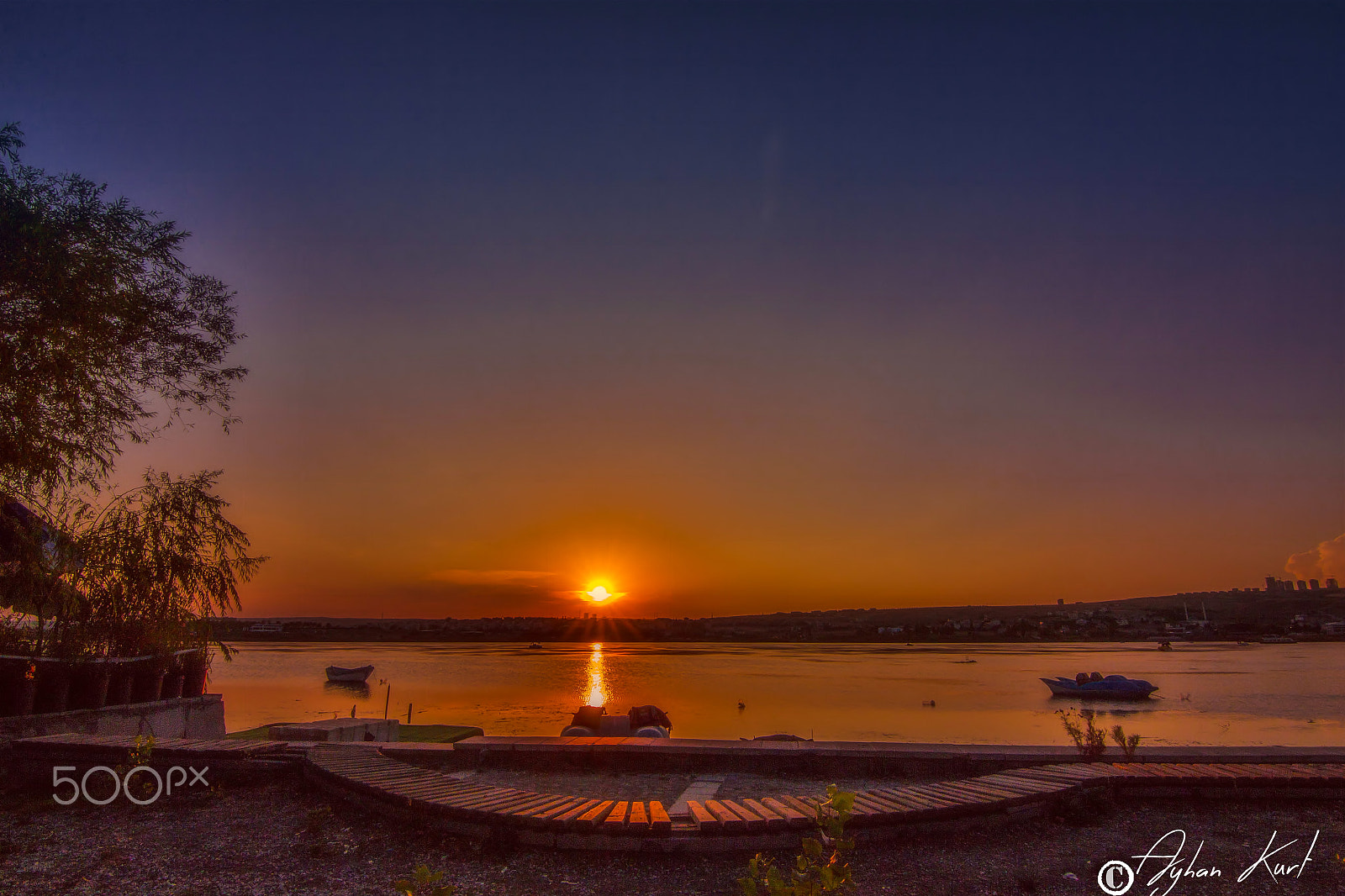 Canon EOS 650D (EOS Rebel T4i / EOS Kiss X6i) sample photo. Red lake photography