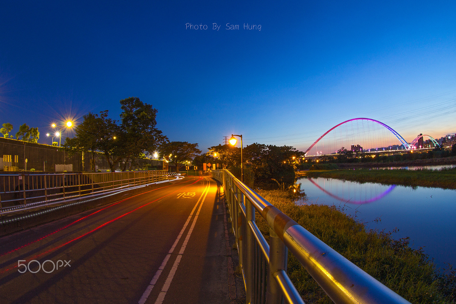 Canon EF 8-15mm F4L Fisheye USM sample photo. 新月橋暮色 photography