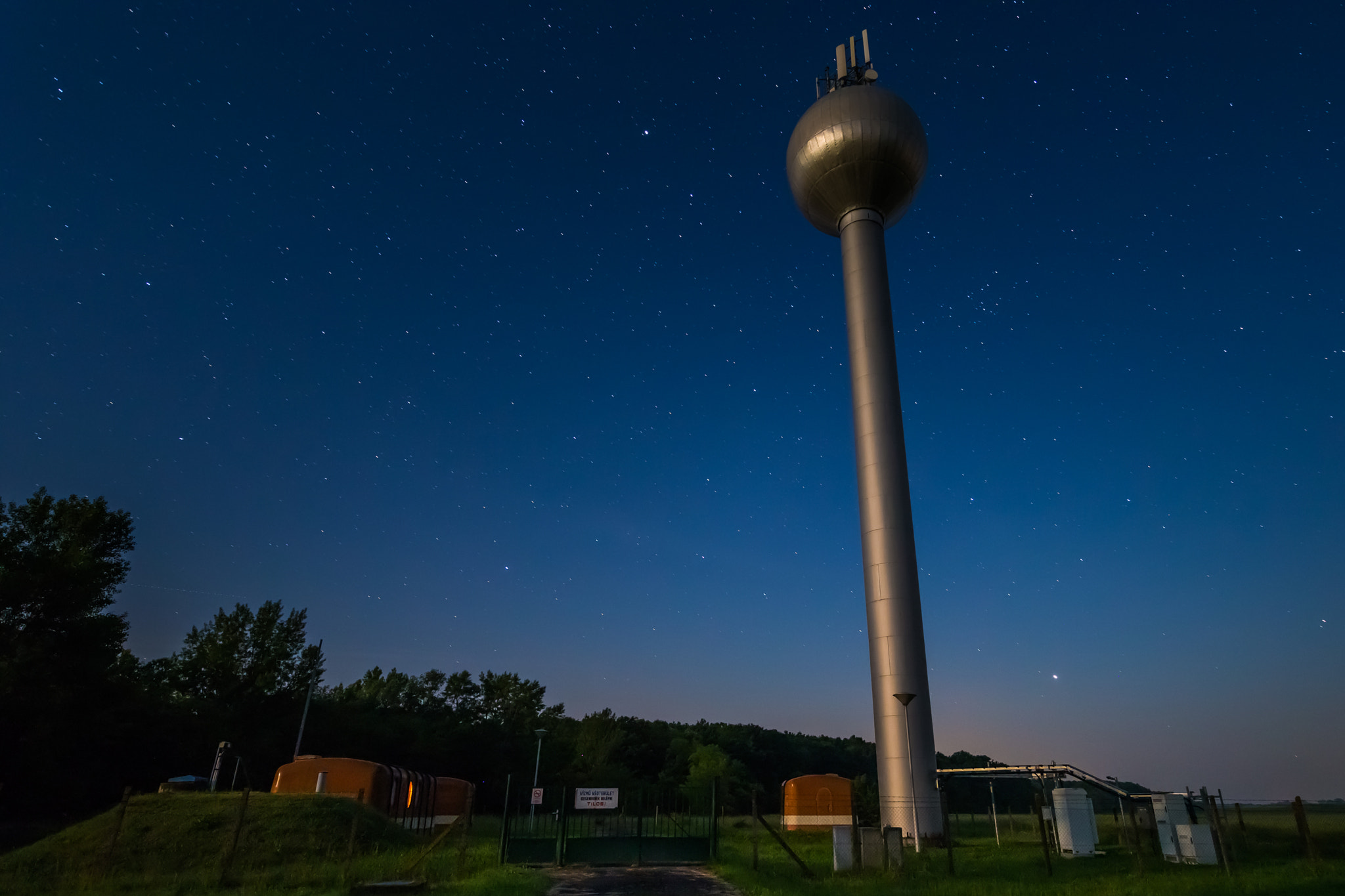 Canon EF 11-24mm F4L USM sample photo. Moonlit hungarian water tower photography