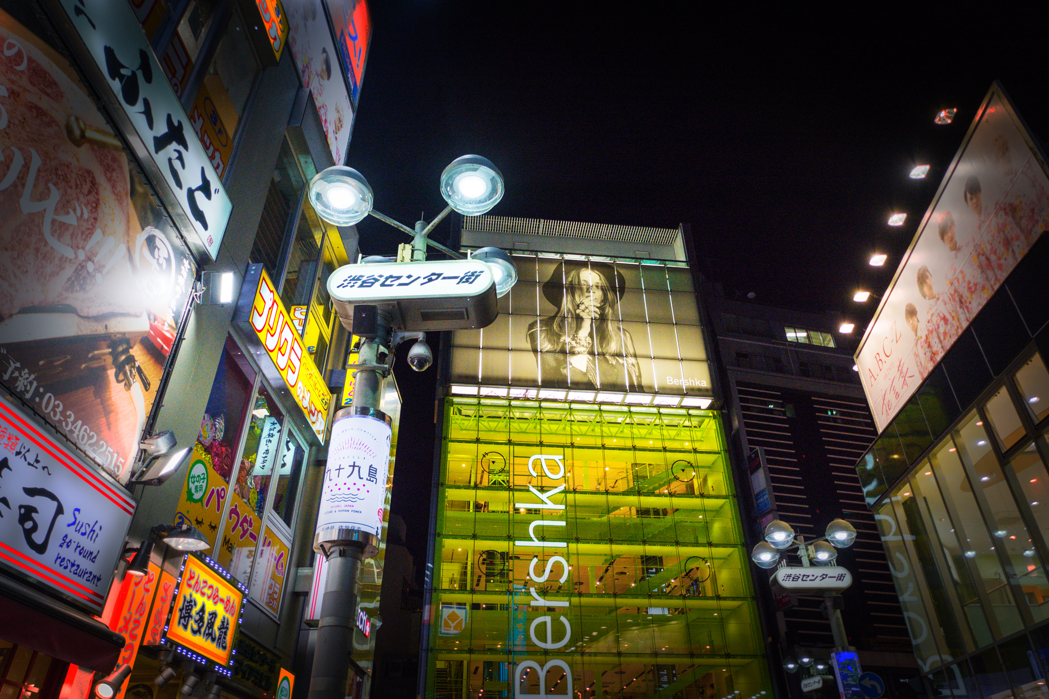 Sigma 8-16mm F4.5-5.6 DC HSM sample photo. Yellow lights at shibuya, tokyo. photography