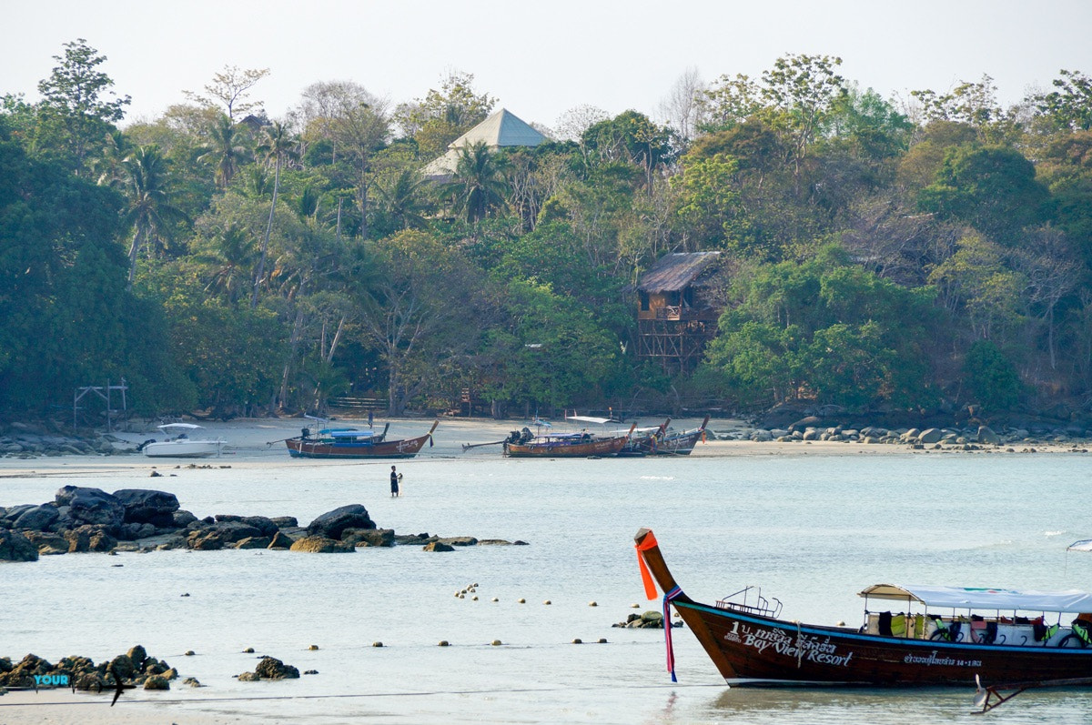 Sony DT 18-250mm F3.5-6.3 sample photo. Low tide fishing village with boats photography