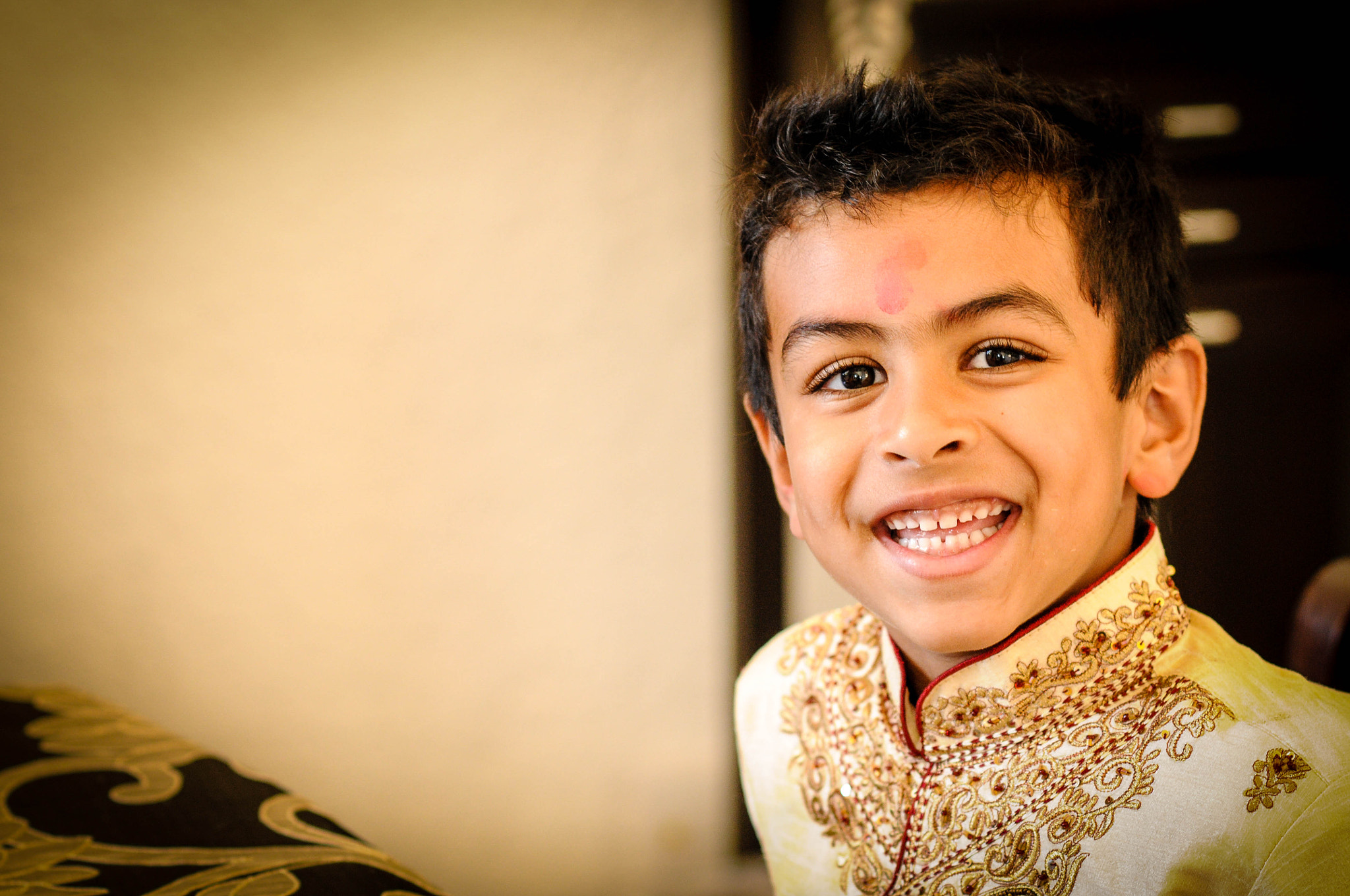 Nikon D300S + Nikon AF Nikkor 85mm F1.8D sample photo. Smiling kid photography