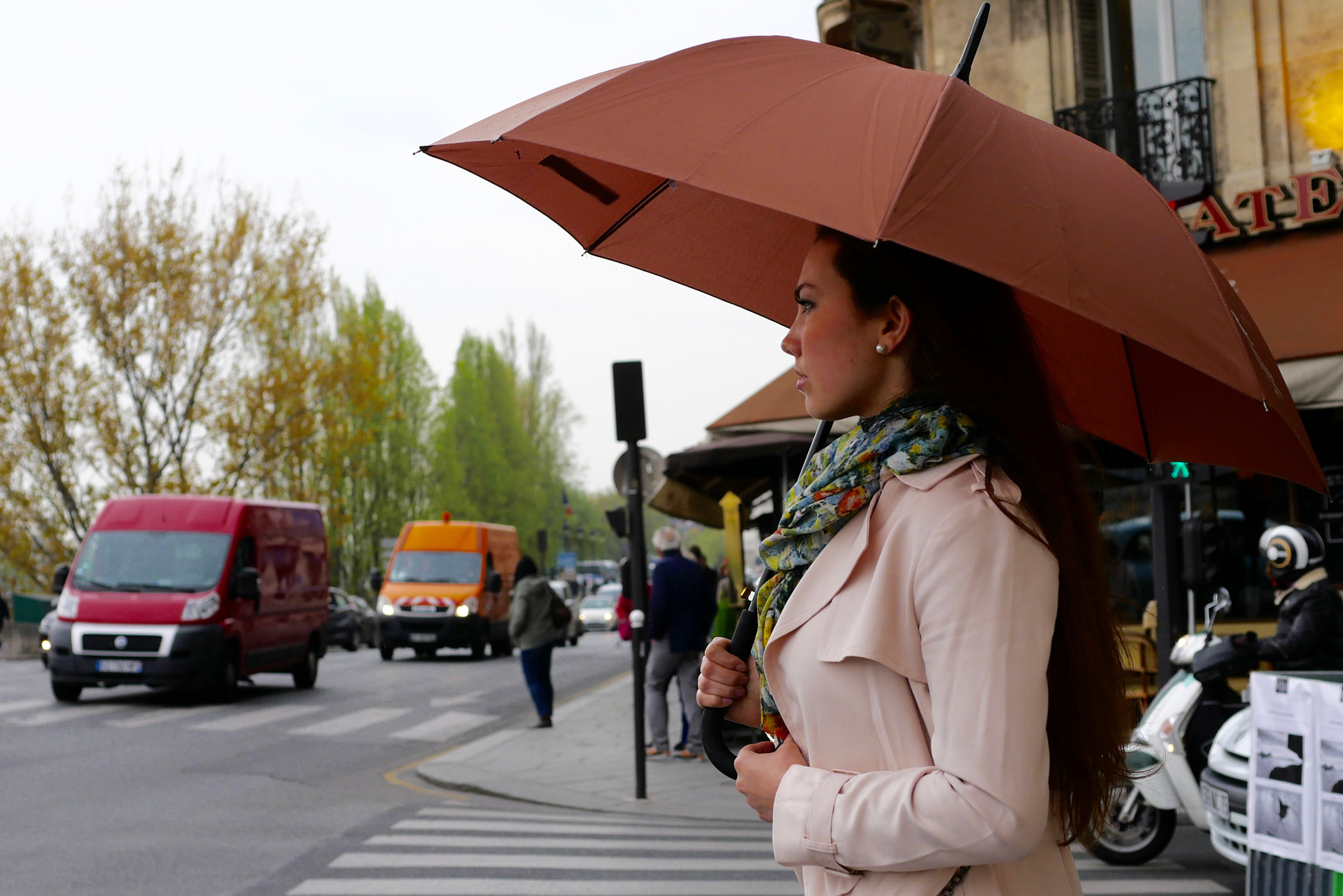 Panasonic Lumix DMC-G7 + Panasonic Leica DG Summilux 25mm F1.4 II ASPH sample photo. Fashion umbrella photography