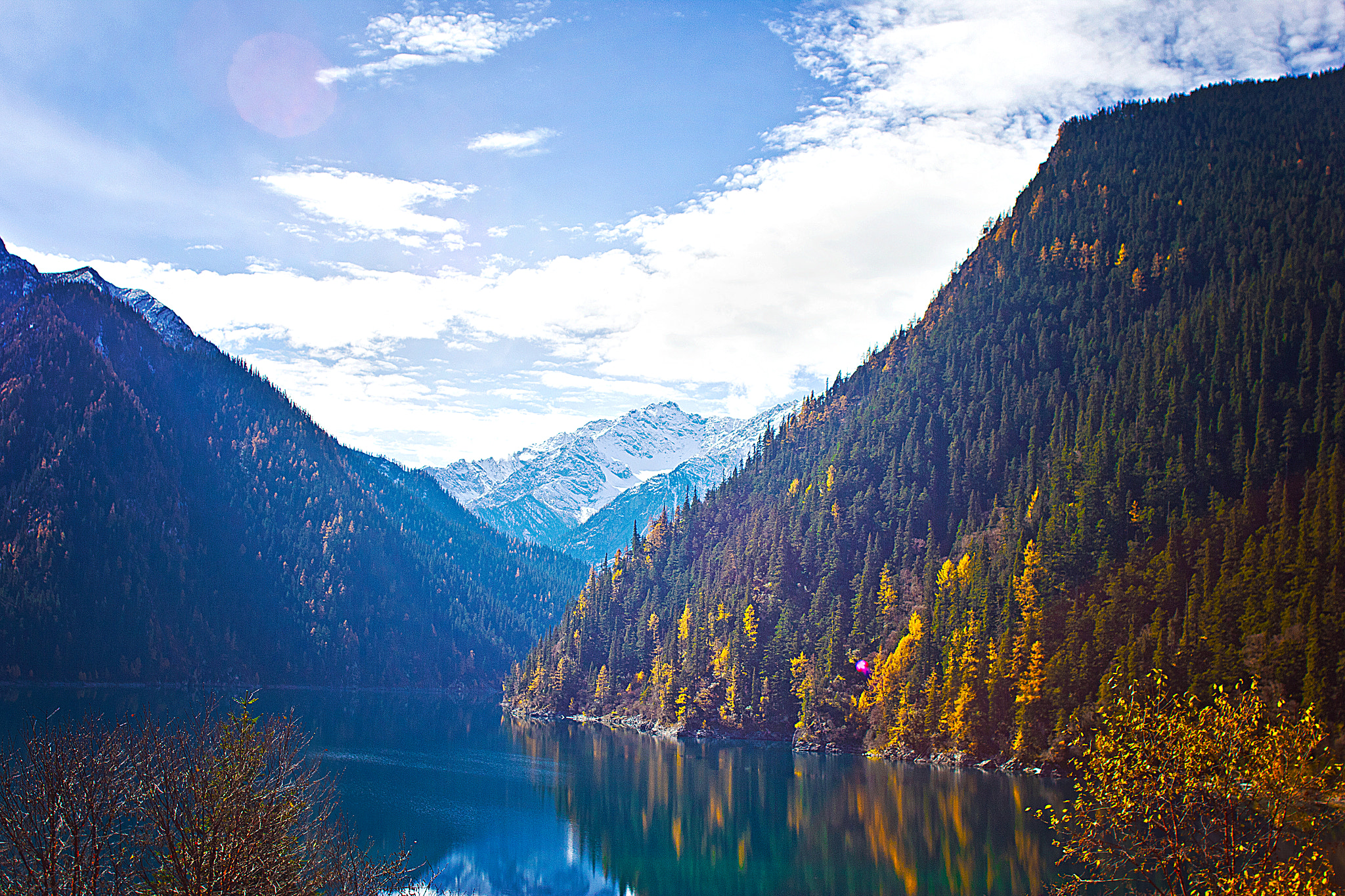 Canon EF 17-35mm f/2.8L + 1.4x sample photo. Long lake photography