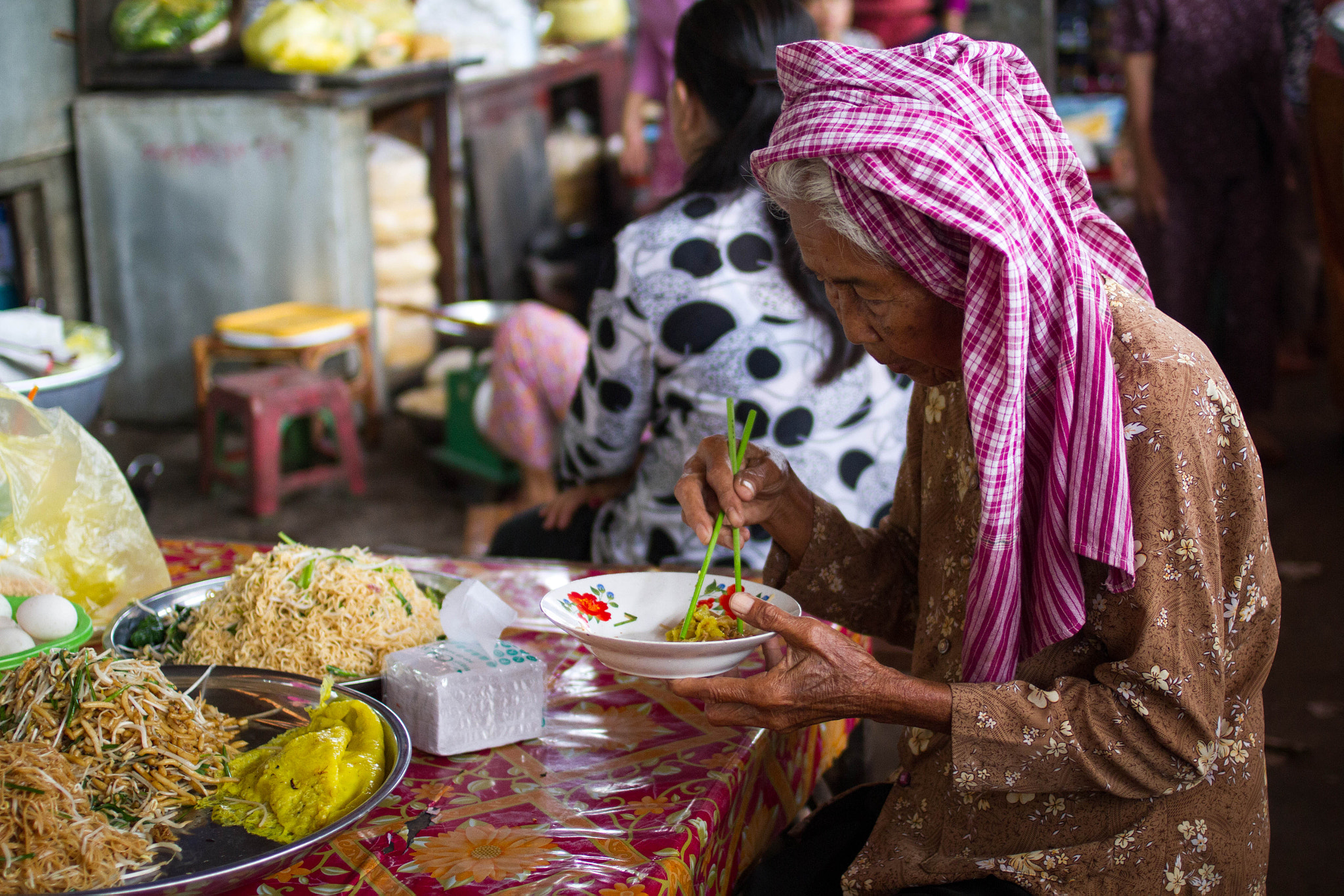 Canon EOS 7D + Canon EF 35mm F2 sample photo. The old woman photography