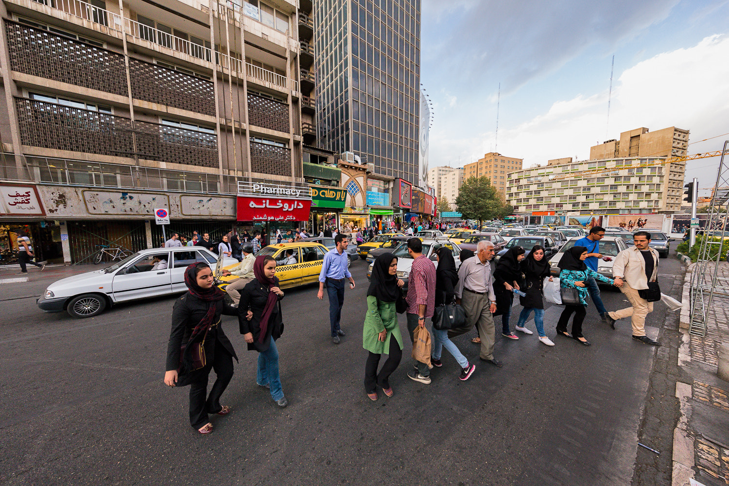 Canon EF 11-24mm F4L USM sample photo. Pedestrians in tehran photography