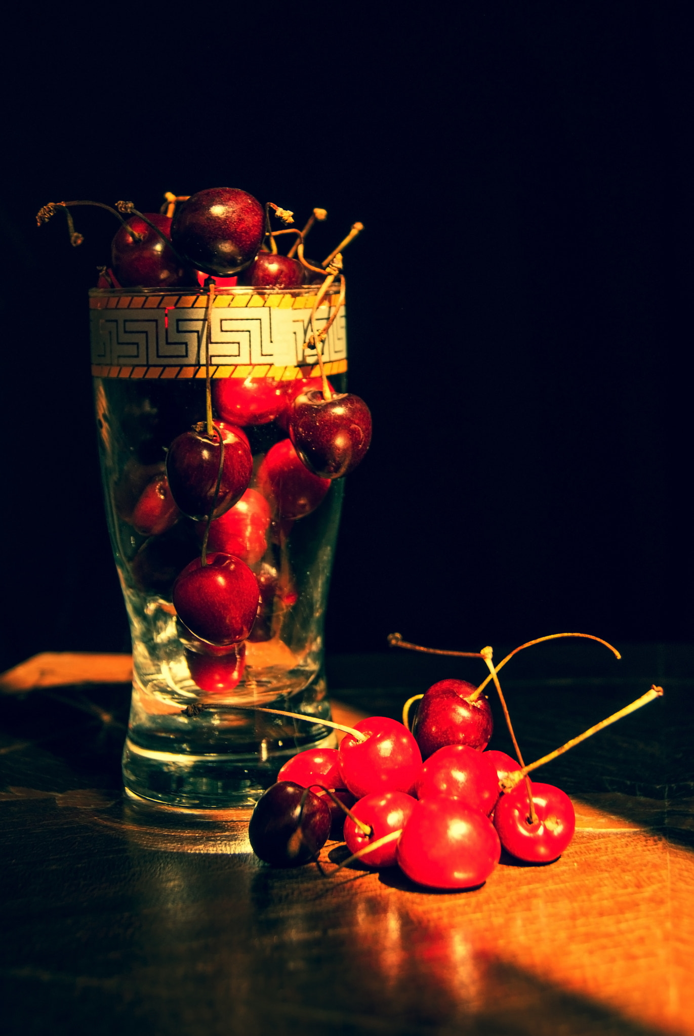 Sony Alpha DSLR-A200 + Sony DT 18-55mm F3.5-5.6 SAM sample photo. And more cherries photography