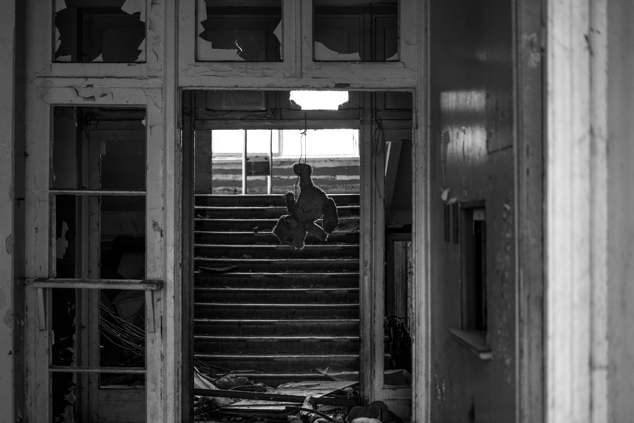 Samsung NX30 + Samsung NX 45mm F1.8 sample photo. Abandoned hospital photography