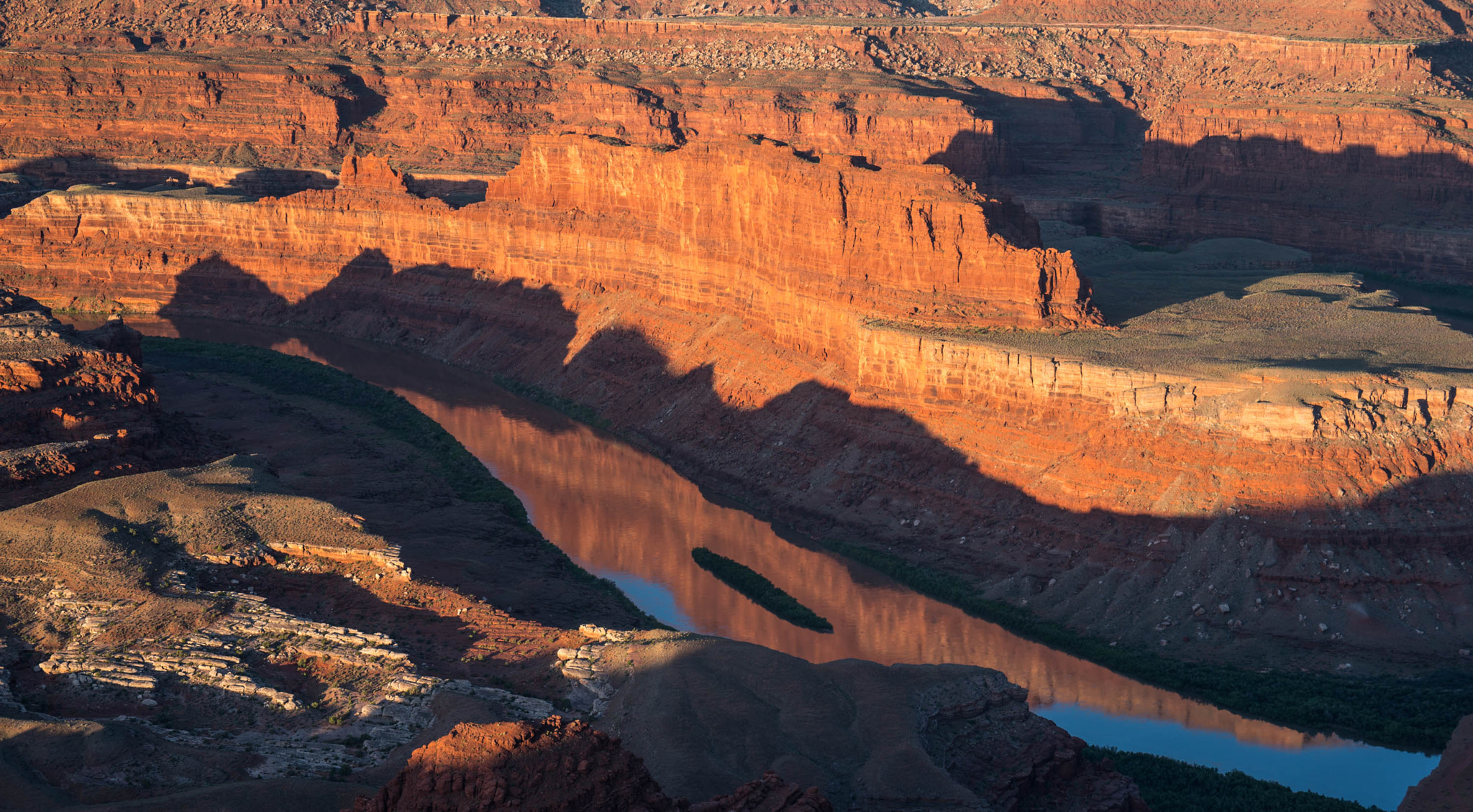 AF Zoom-Nikkor 28-105mm f/3.5-4.5D IF sample photo. Canyon reflection photography