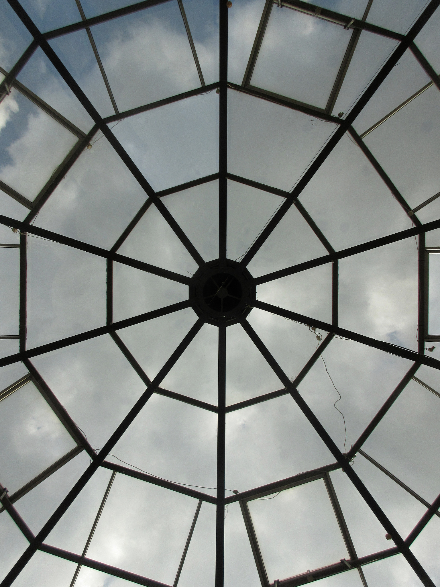 Canon PowerShot ELPH 340 HS (IXUS 265 HS / IXY 630) sample photo. Glass roof photography