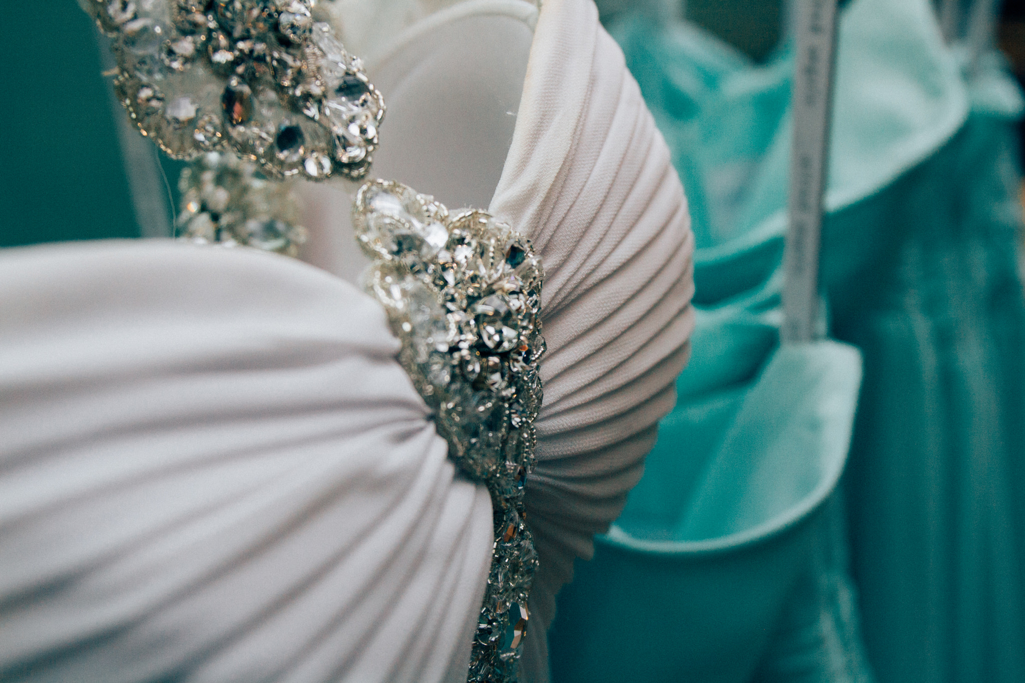 Canon EOS 1000D (EOS Digital Rebel XS / EOS Kiss F) sample photo. The dress photography