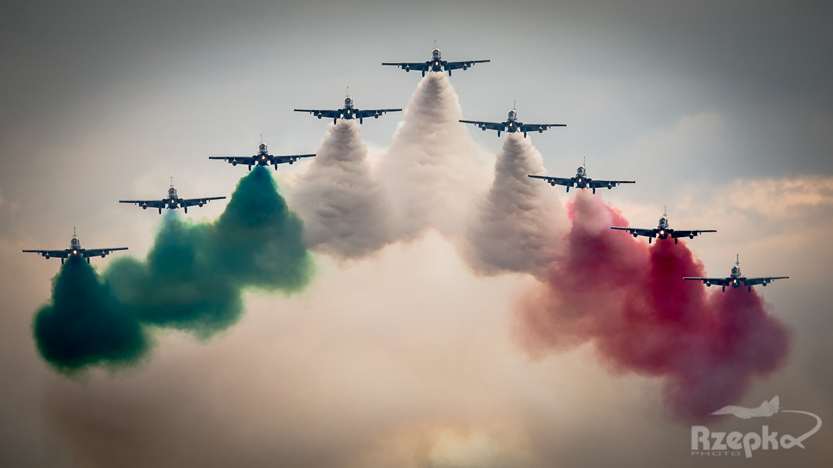 Canon EOS-1D X + Canon EF 300mm F2.8L IS II USM sample photo. Italian flag! photography