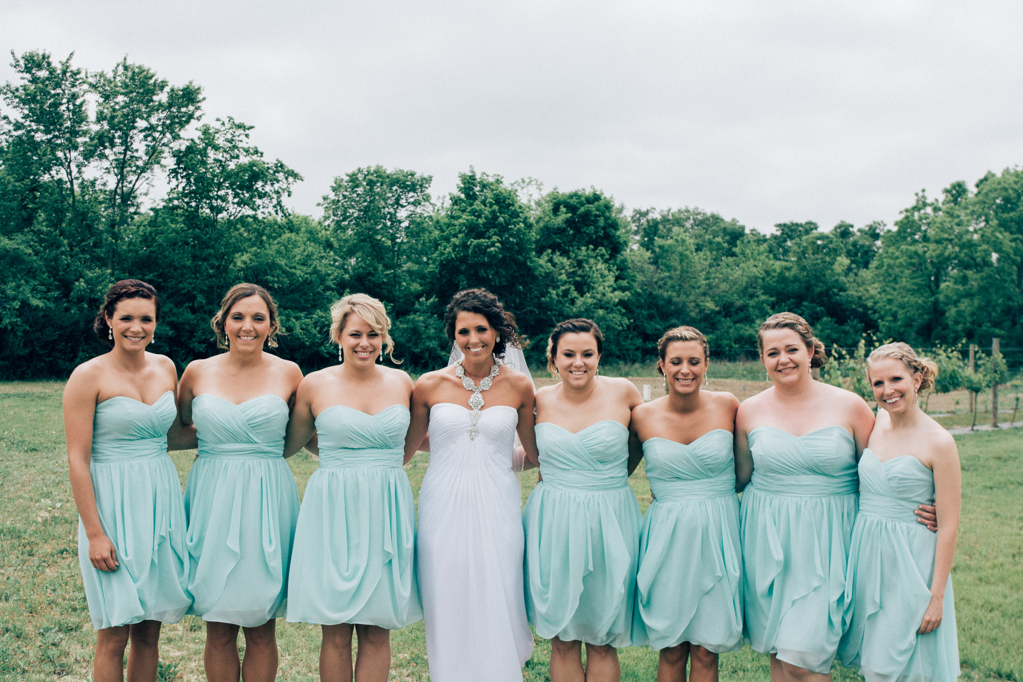 Canon EOS 1000D (EOS Digital Rebel XS / EOS Kiss F) sample photo. The bridesmaids photography